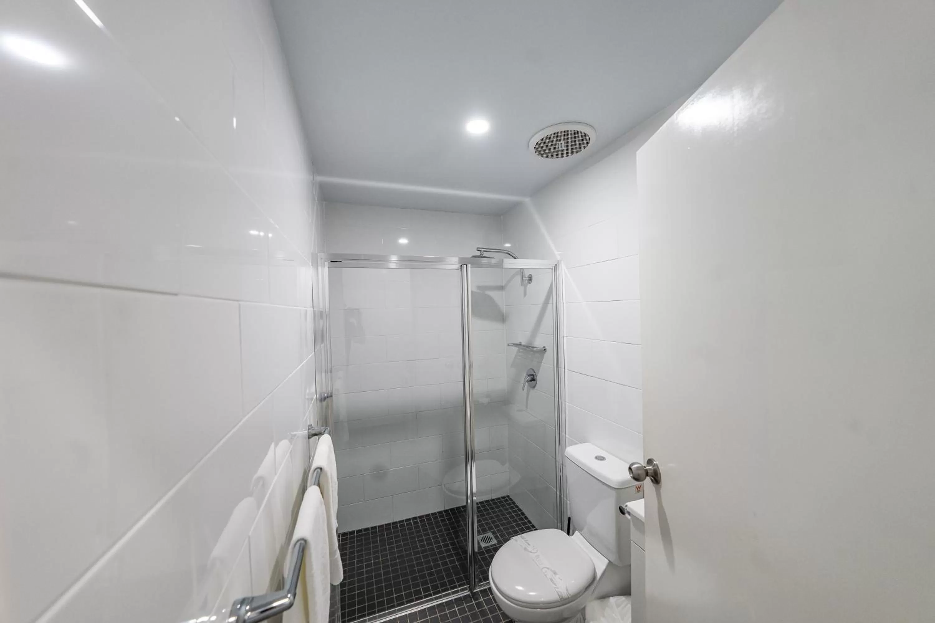 Bathroom in Bega Motel