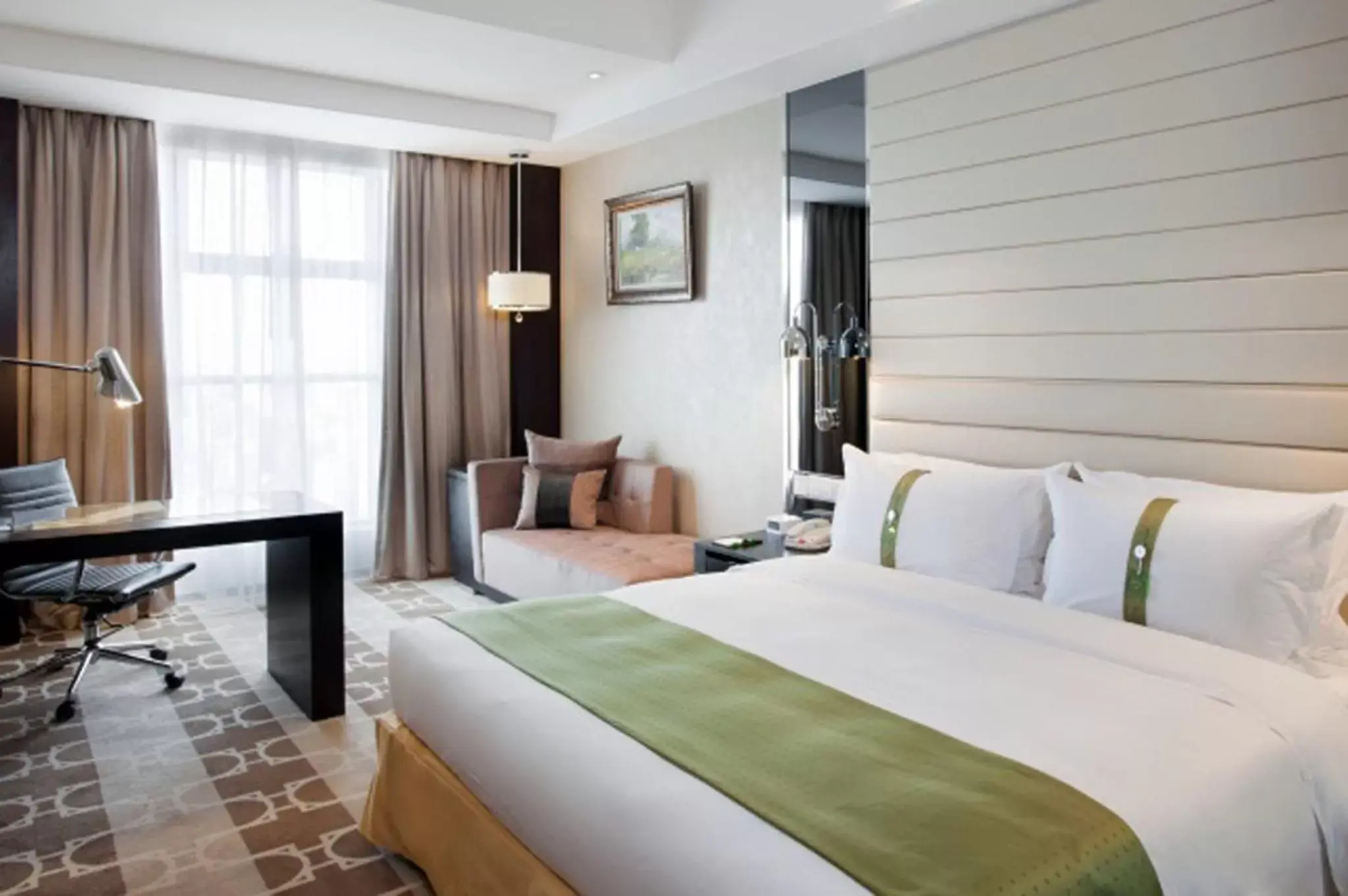 Photo of the whole room, Bed in Holiday Inn Beijing Focus Square, an IHG Hotel