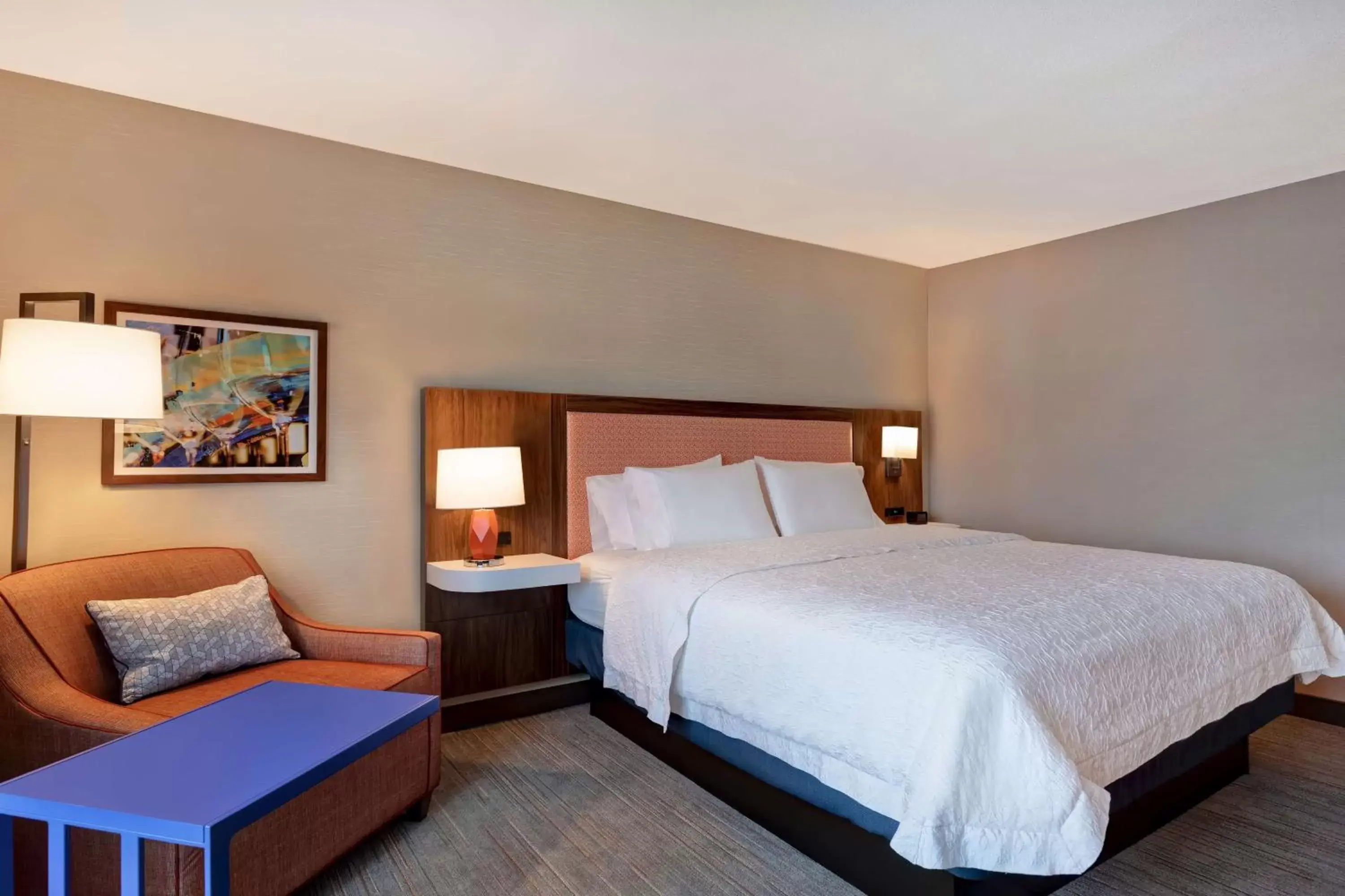 Bed in Hampton Inn & Suites Rohnert Park - Sonoma County