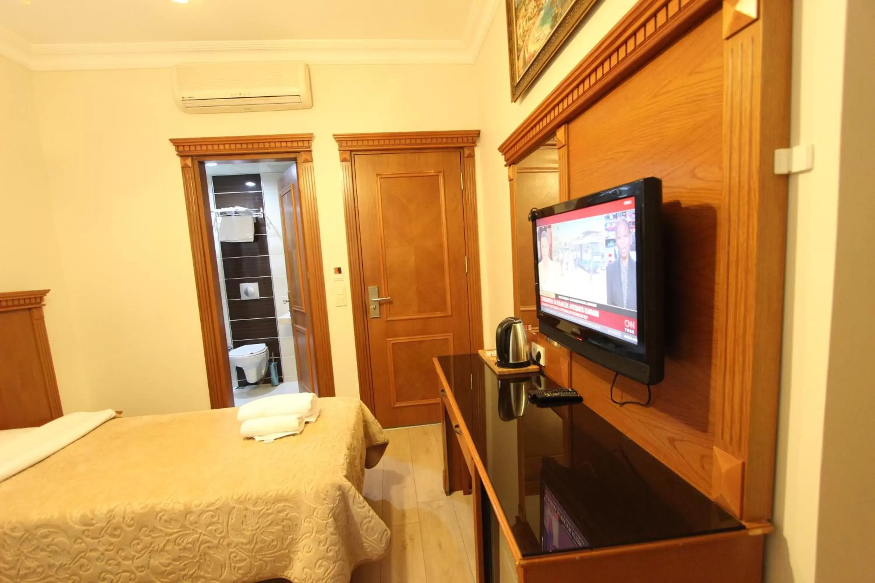 Massage, TV/Entertainment Center in Hotel New House
