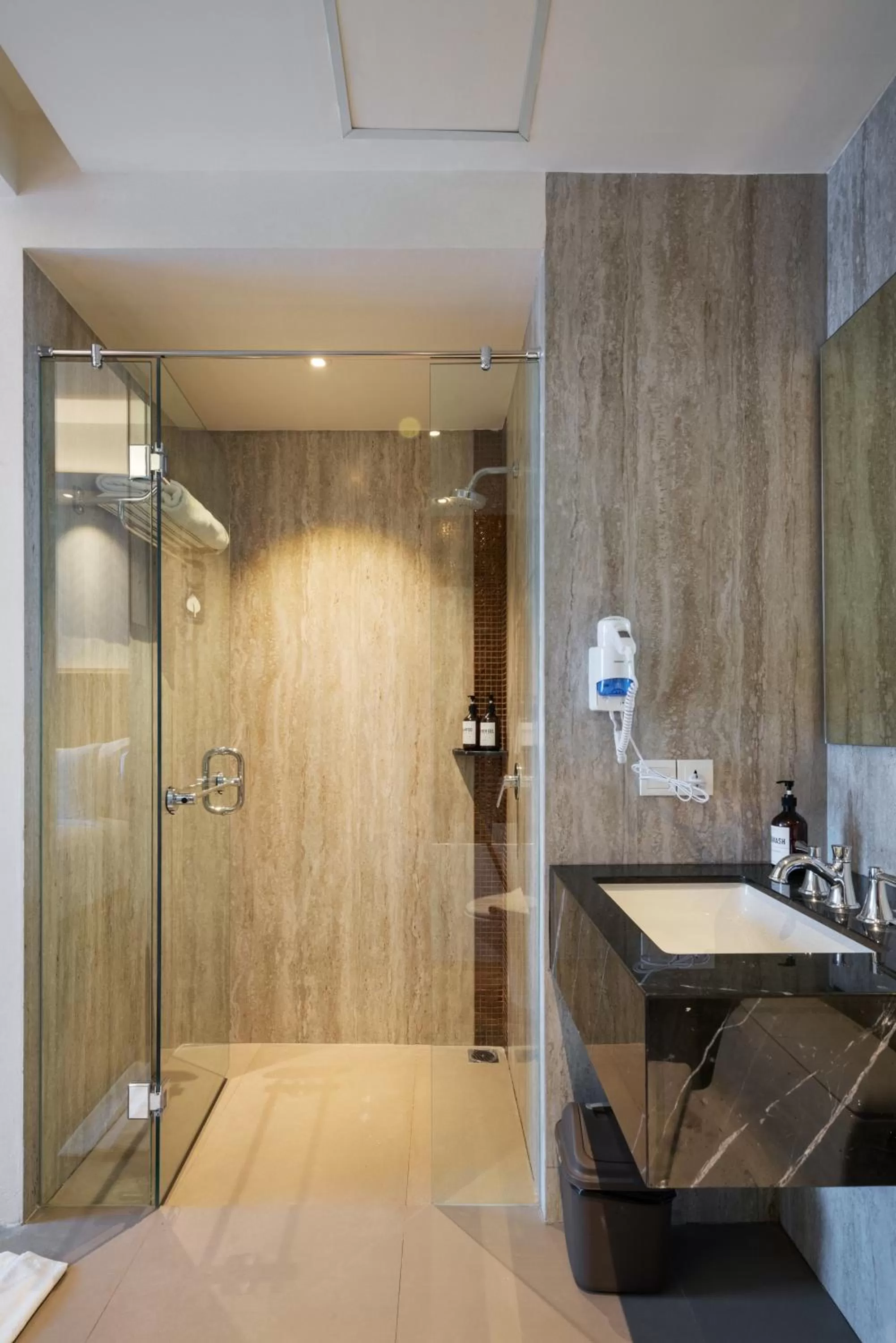 Bathroom in Luminor Hotel Airport Sidoarjo By WH , Best Choice and Strategic Location with a Rooftop area in Town