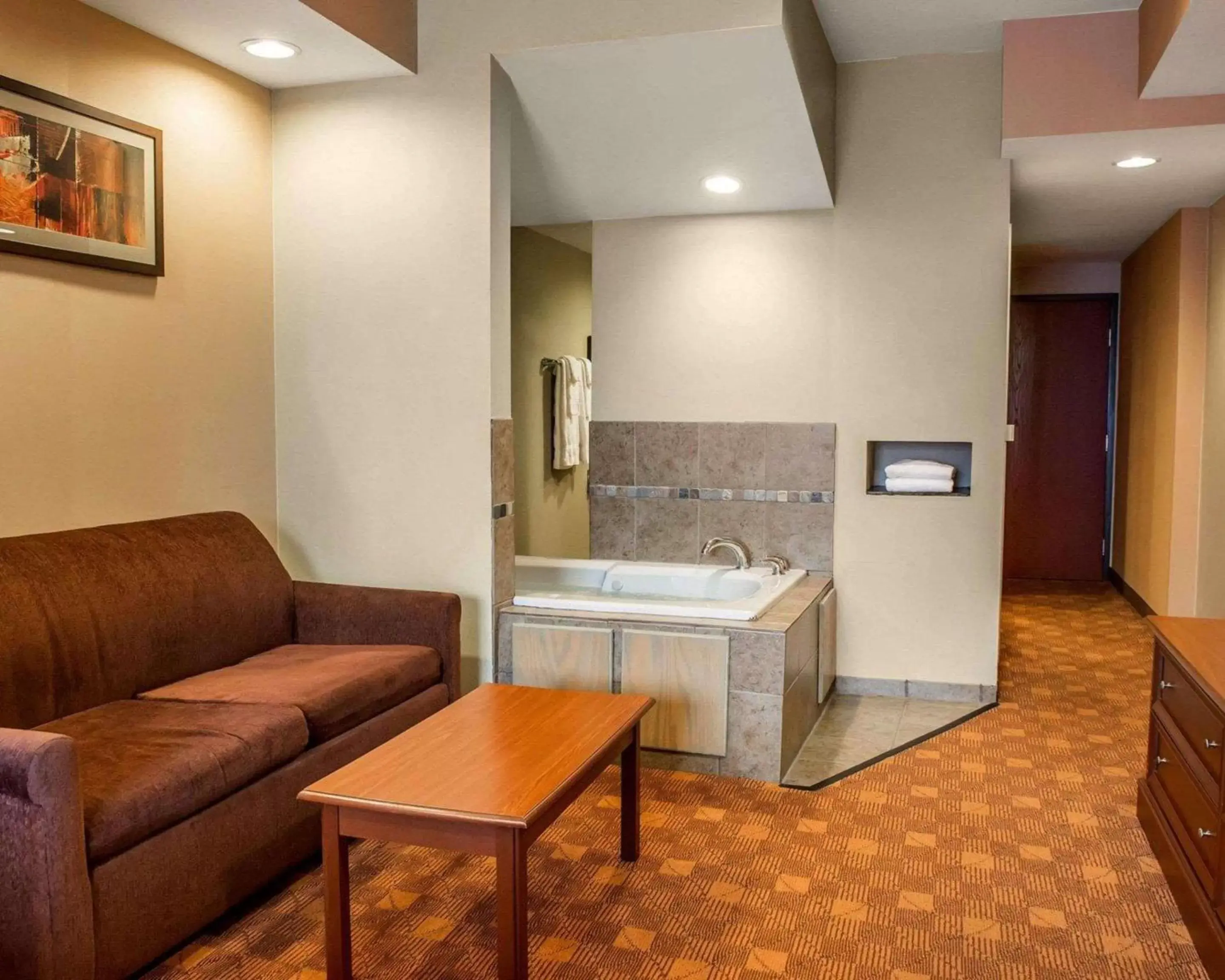 Photo of the whole room, Seating Area in Comfort Suites Monaca