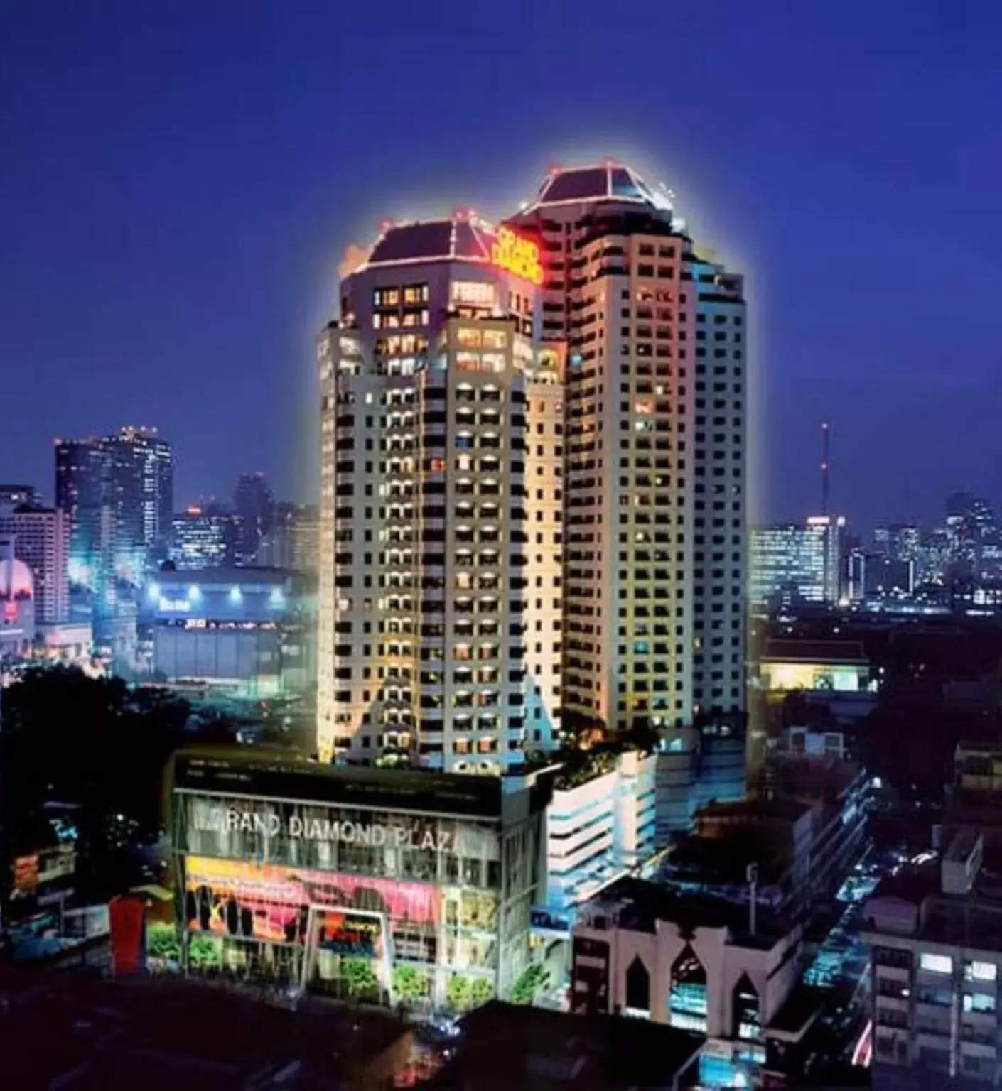 Property building in Grand Diamond Suites Hotel