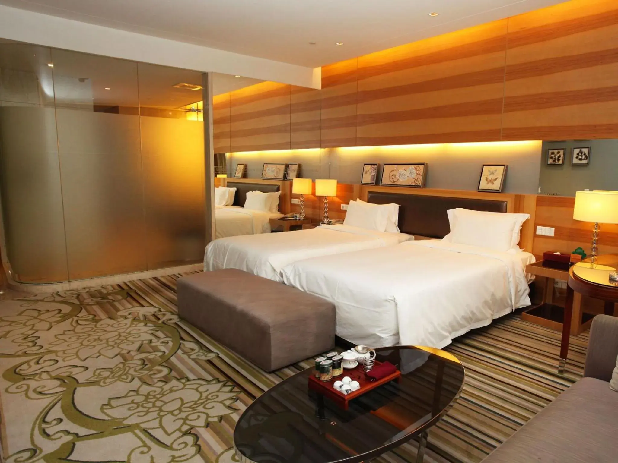 Deluxe Twin Room in HJ International Hotel