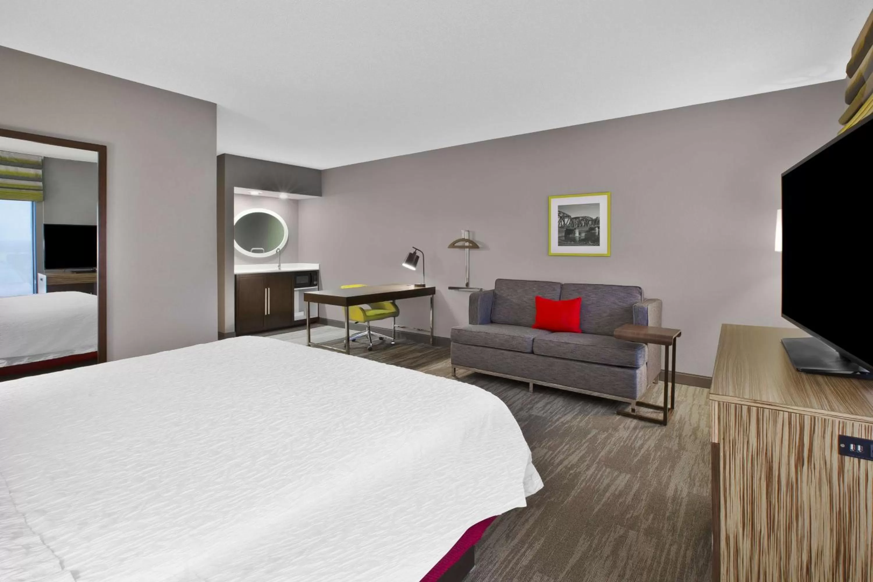 Bedroom, Bed in Hampton Inn & Suites Springboro