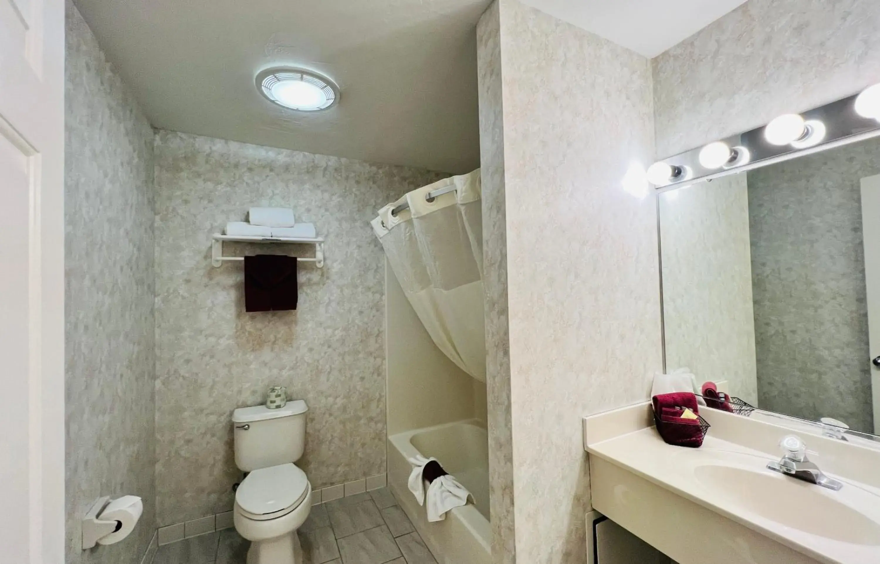 Standard Room with Two Double Beds- Pet Friendly in Inn at Cemetery Hill Standard Room with Two Double Beds- Pet Friendly in Inn at Cemetery Hill