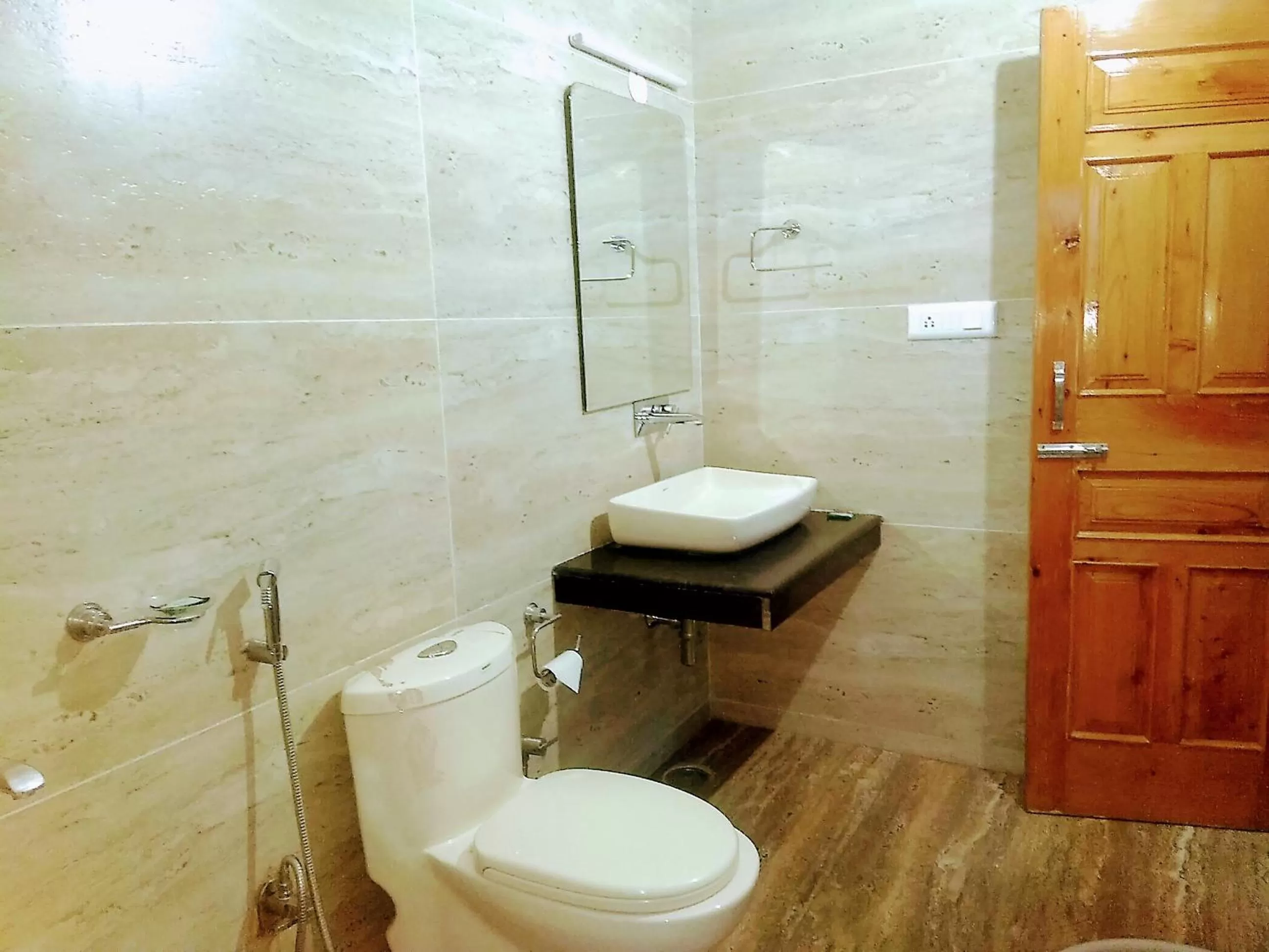 Shower in Hotel Rising Star With Garden With Private Parking Near To Mall Road