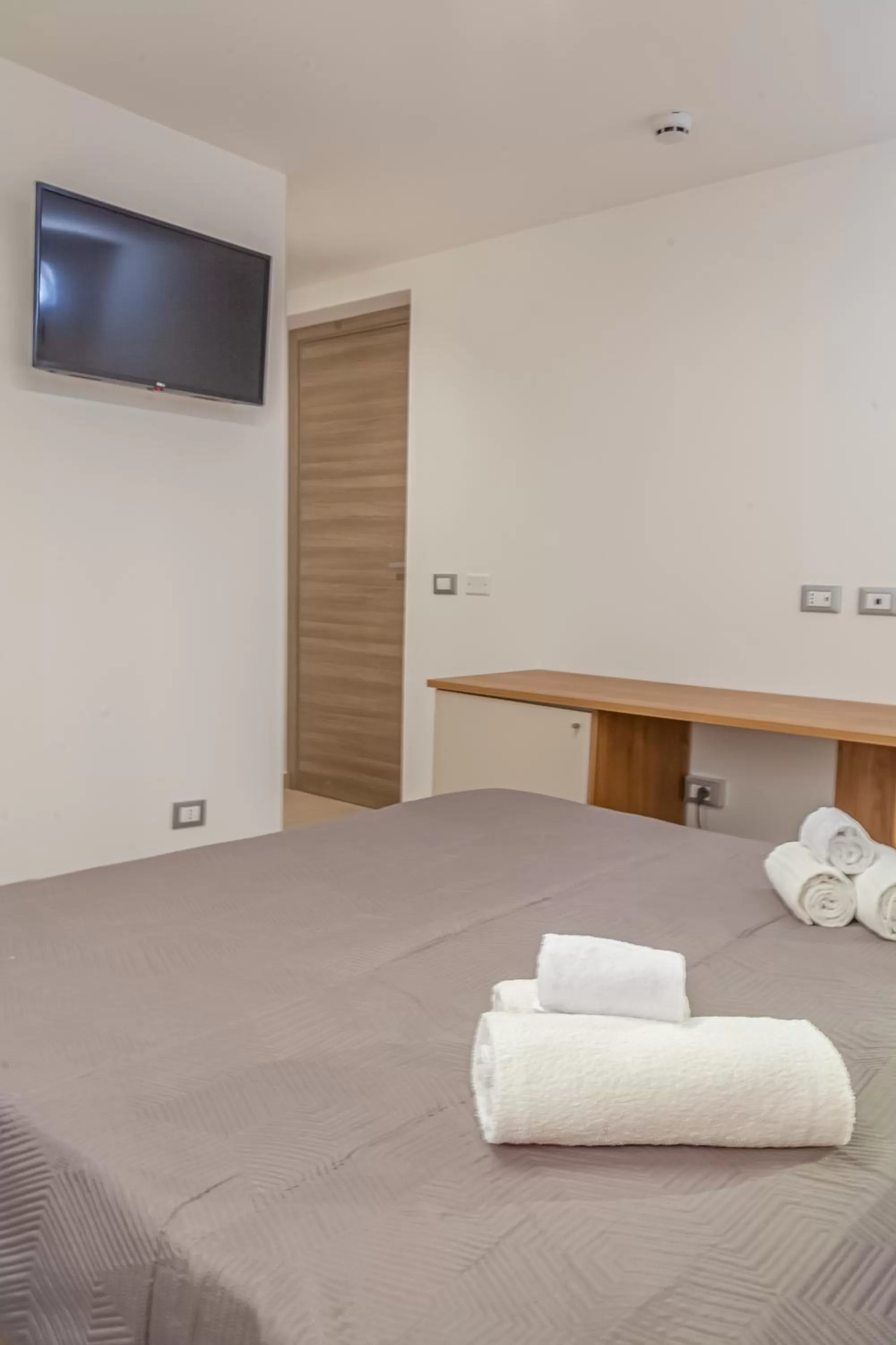 TV and multimedia, Bed in Isgrò Rooms