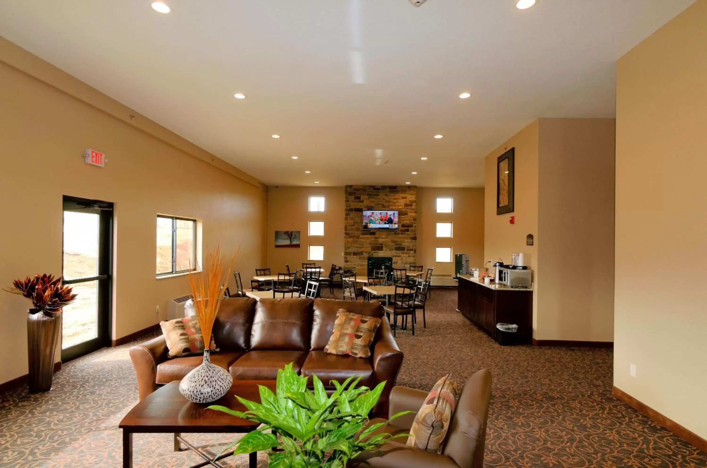 Lobby or reception, Restaurant/Places to Eat in Cobblestone Inn & Suites - Denison | Oak Ridge