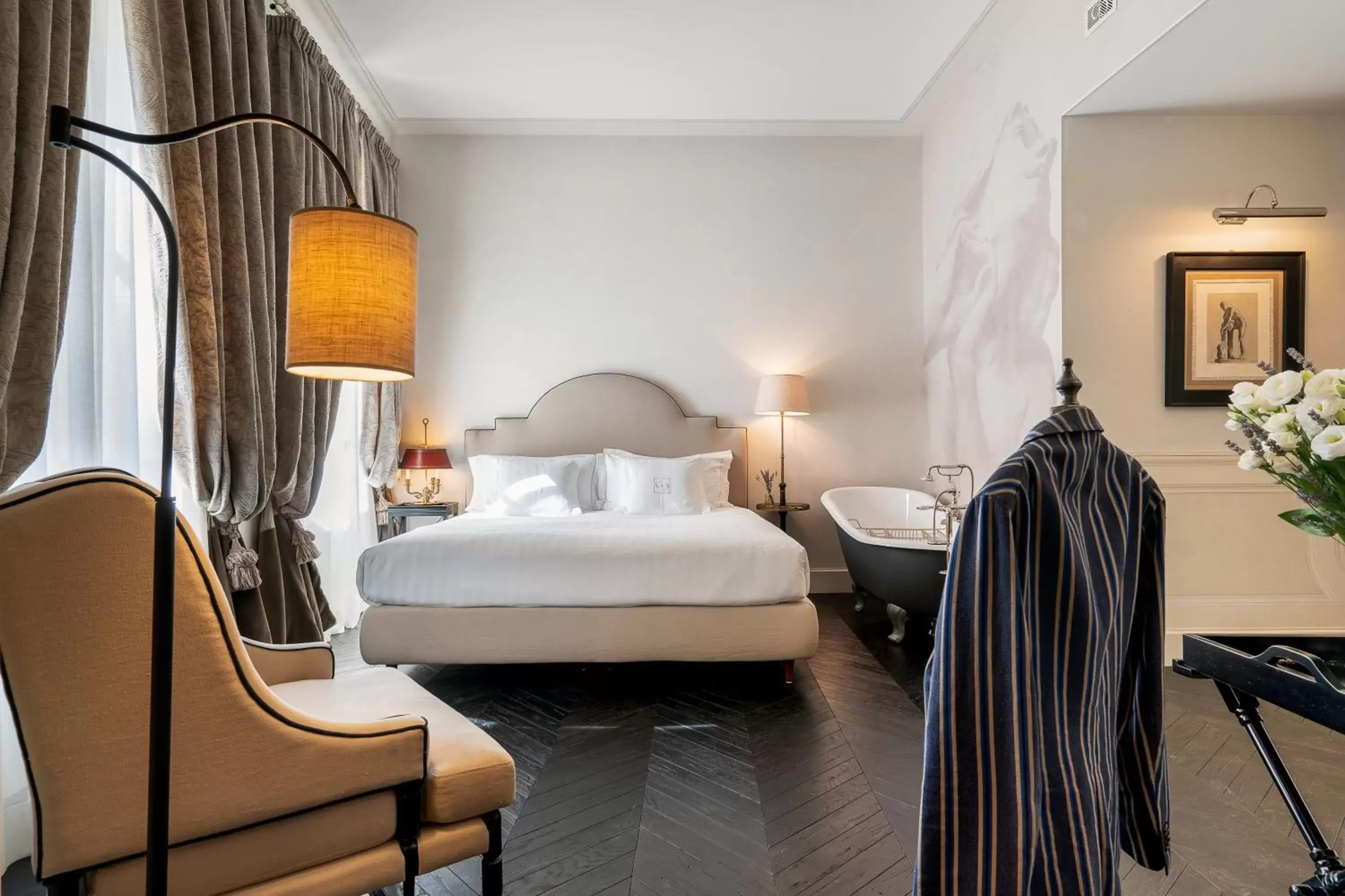 Photo of the whole room, Bed in Corte Calzaiuoli Elegant Suites