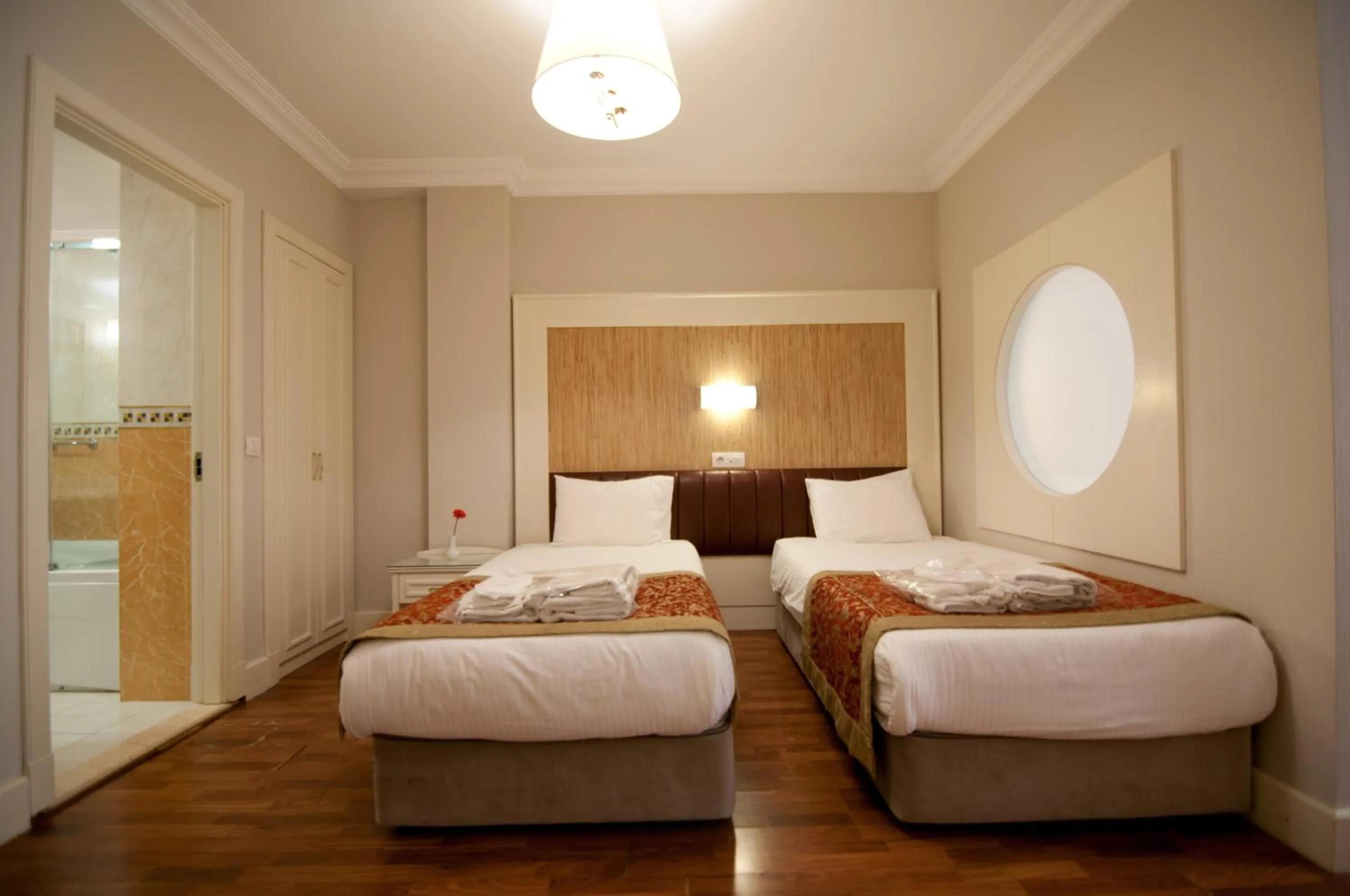 Bed in Taksim Metropark Hotel