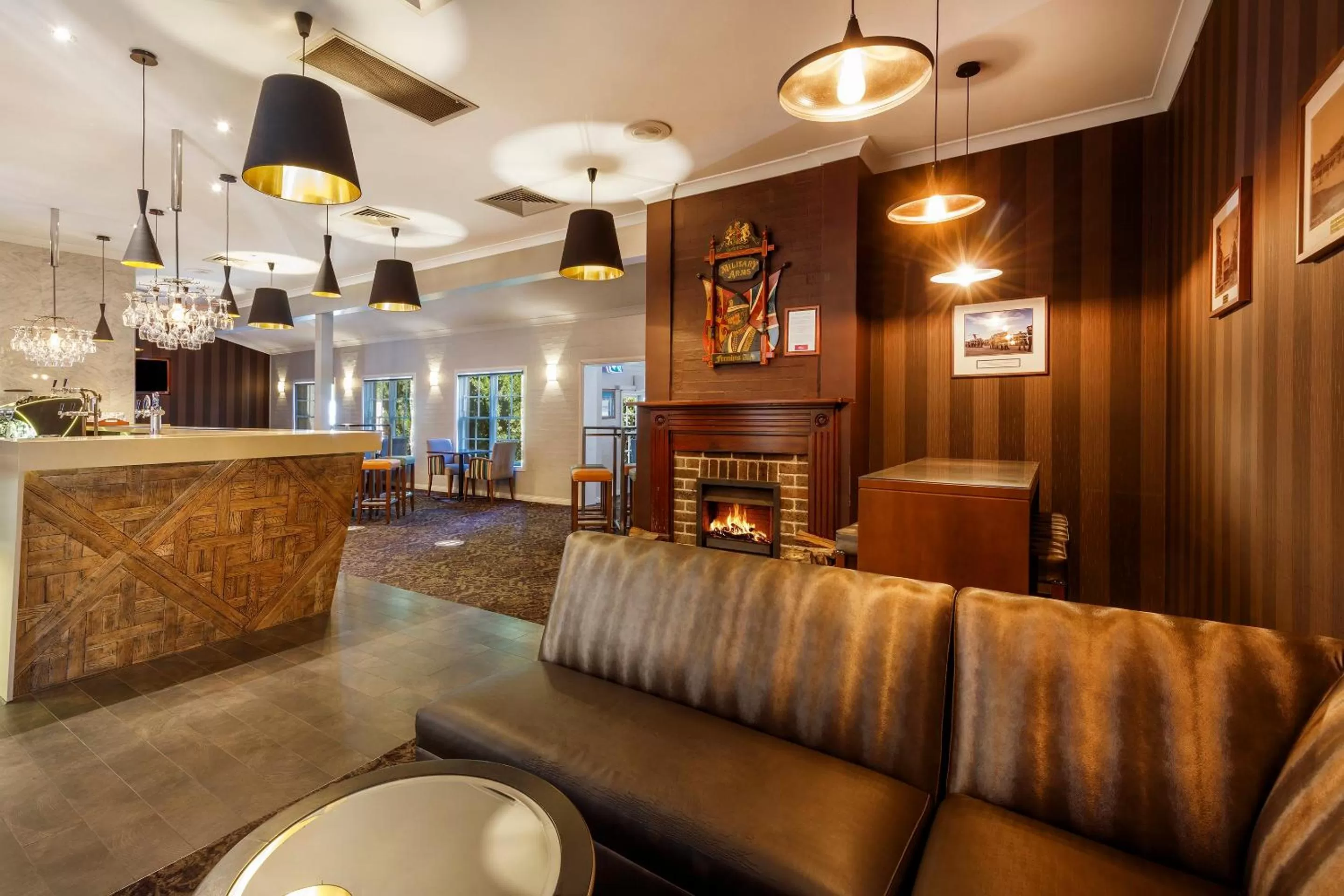 Lounge or bar in Crowne Plaza Hawkesbury Valley by IHG