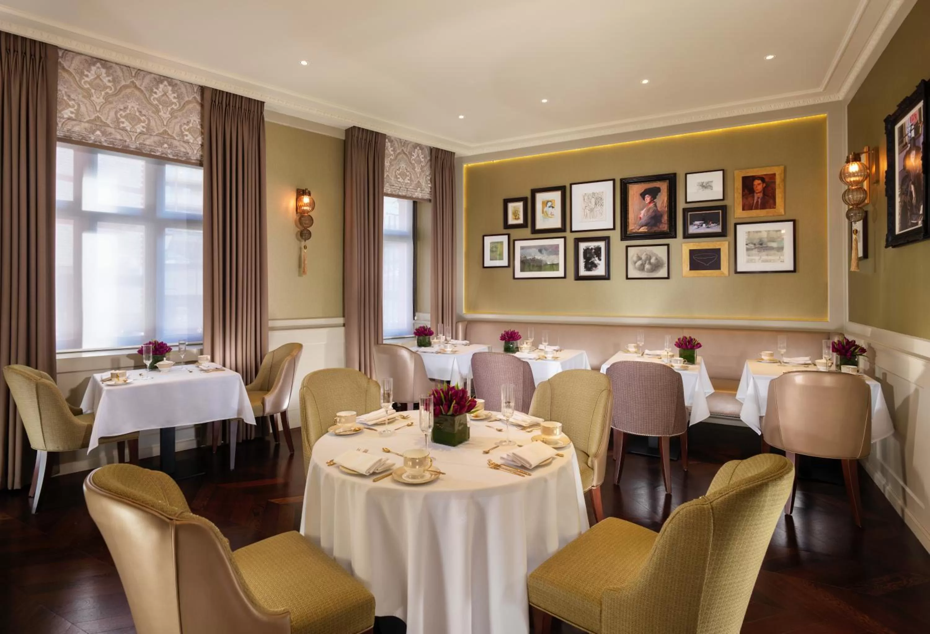 Restaurant/places to eat in Taj 51 Buckingham Gate Suites and Residences