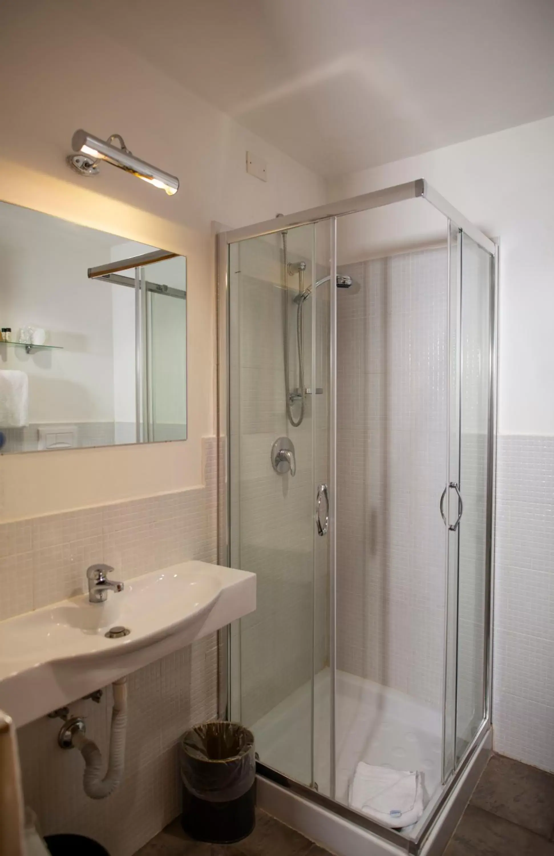 Shower, Bathroom in LH Hotel Andreotti