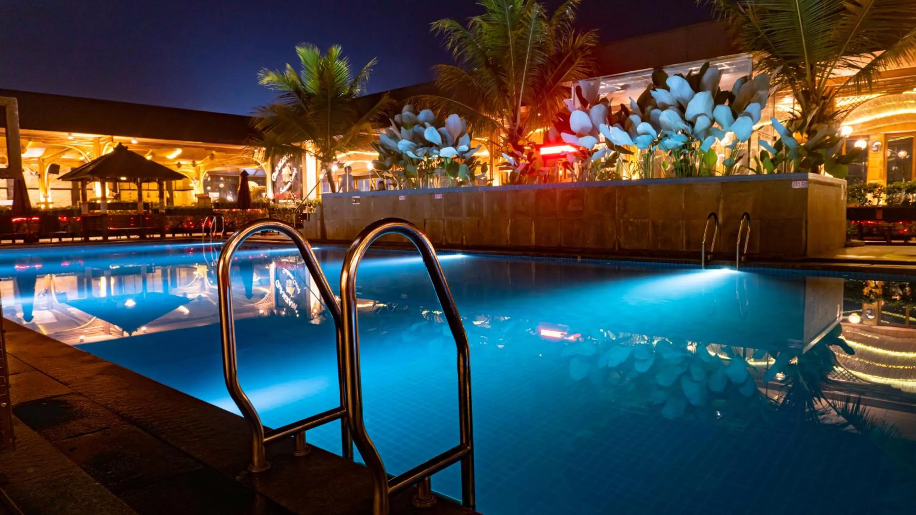 Swimming pool in Grand Sunshine Resort & Convention