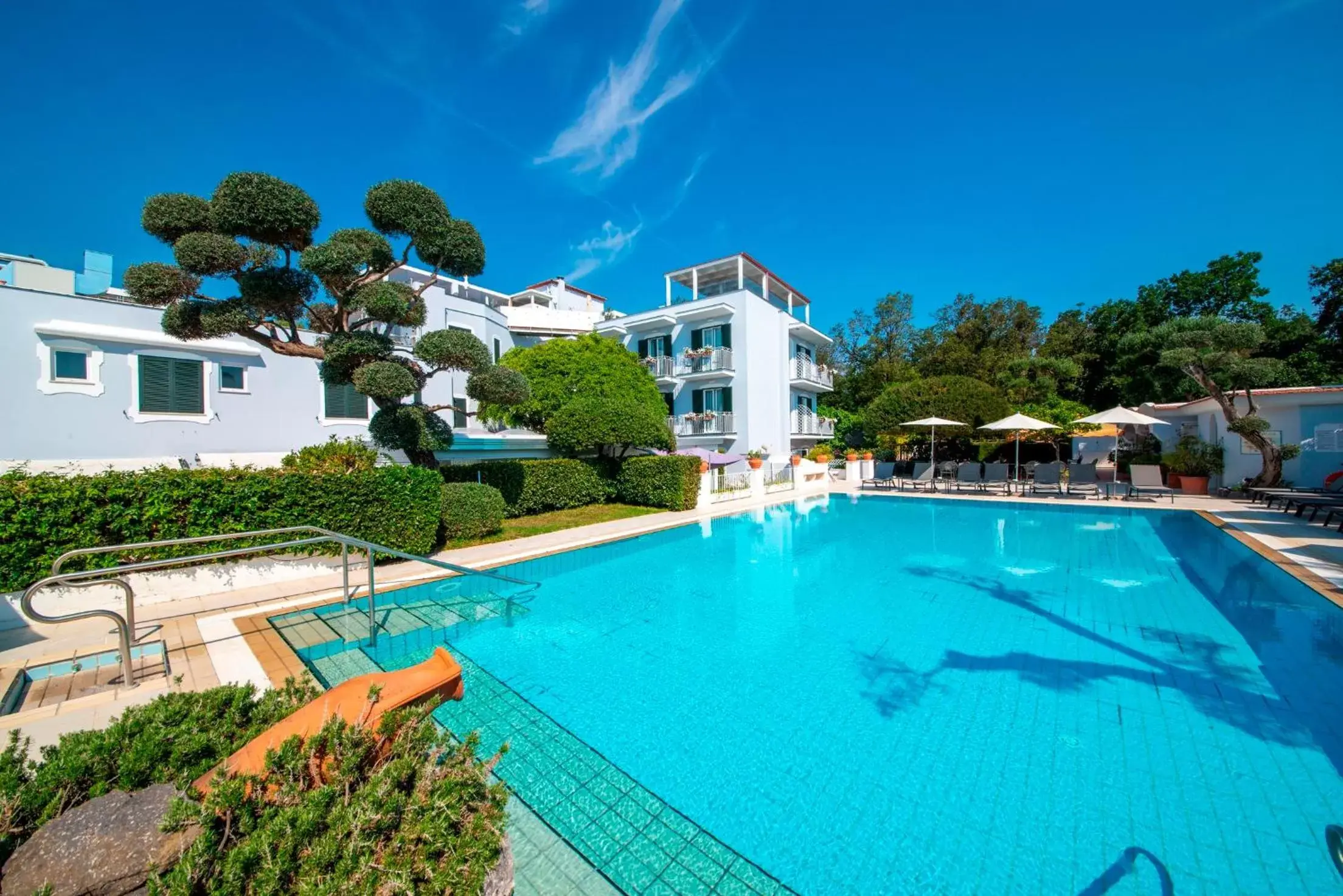 Swimming pool in Hotel Villa Durrueli Resort & Spa