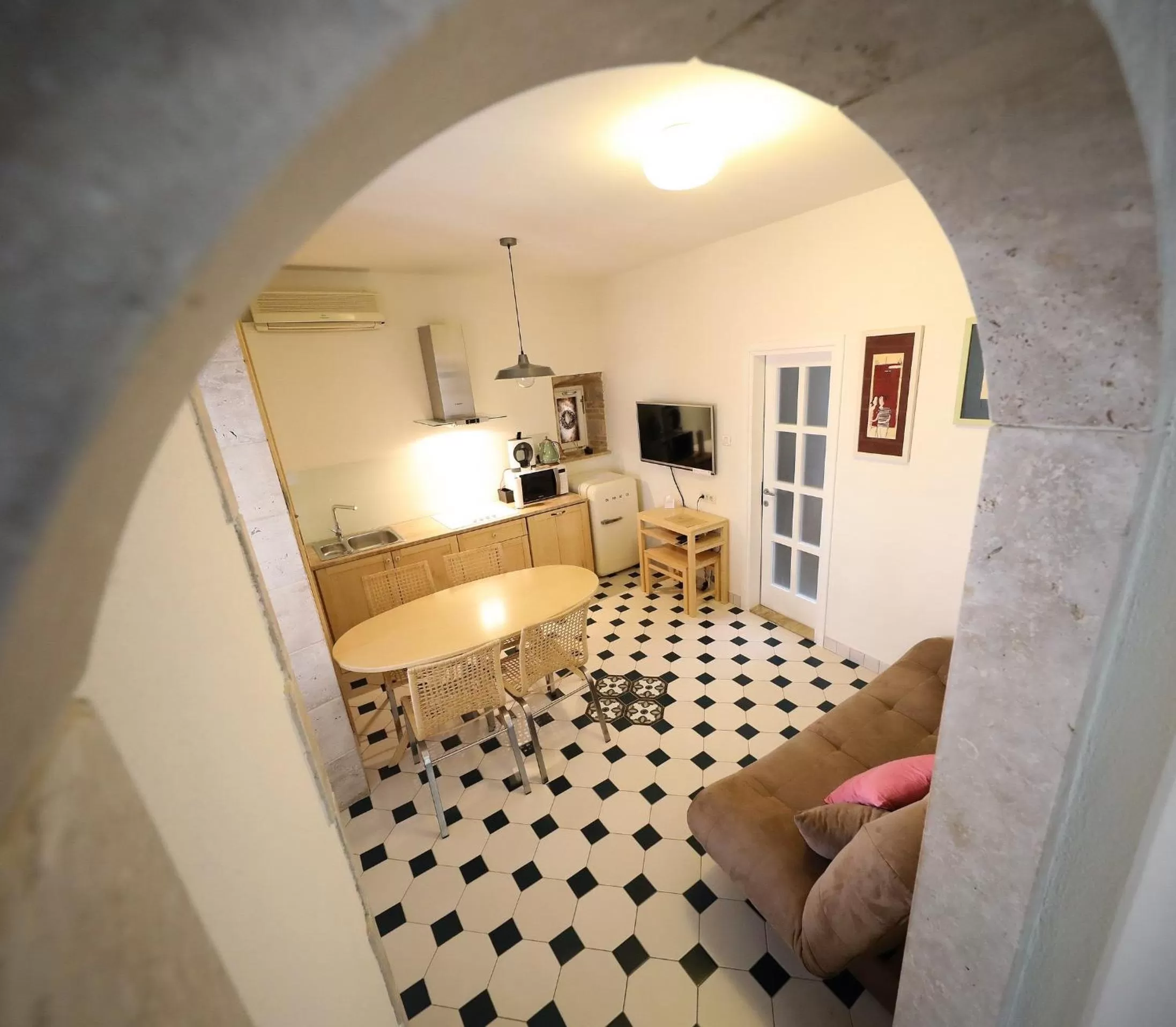 TV and multimedia in Central Apartments Integrated Hotel