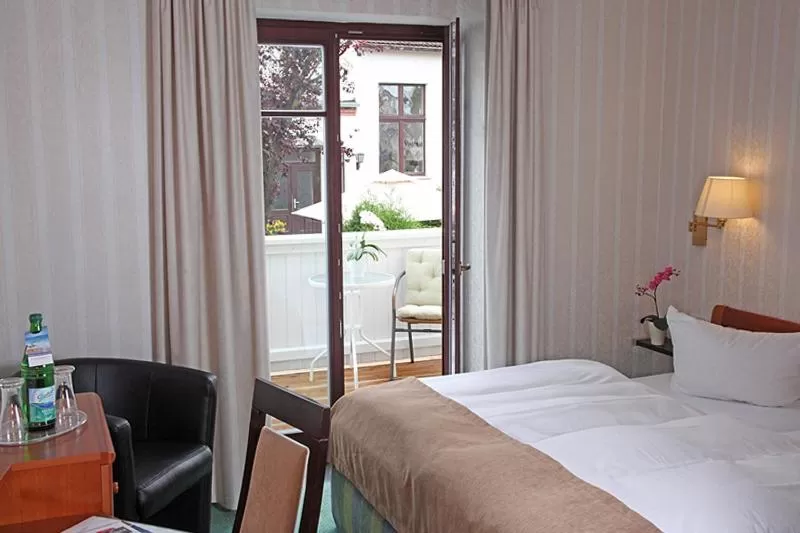 Bed in Hotel Doberaner Hof