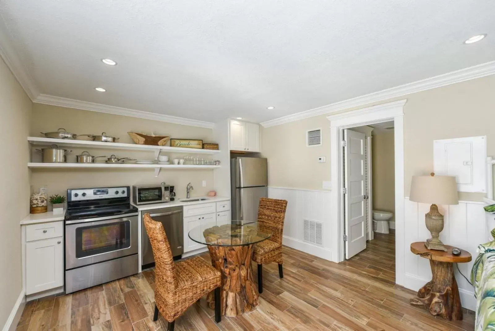 Kitchen or kitchenette, Kitchen/Kitchenette in Tropical Breeze Resort