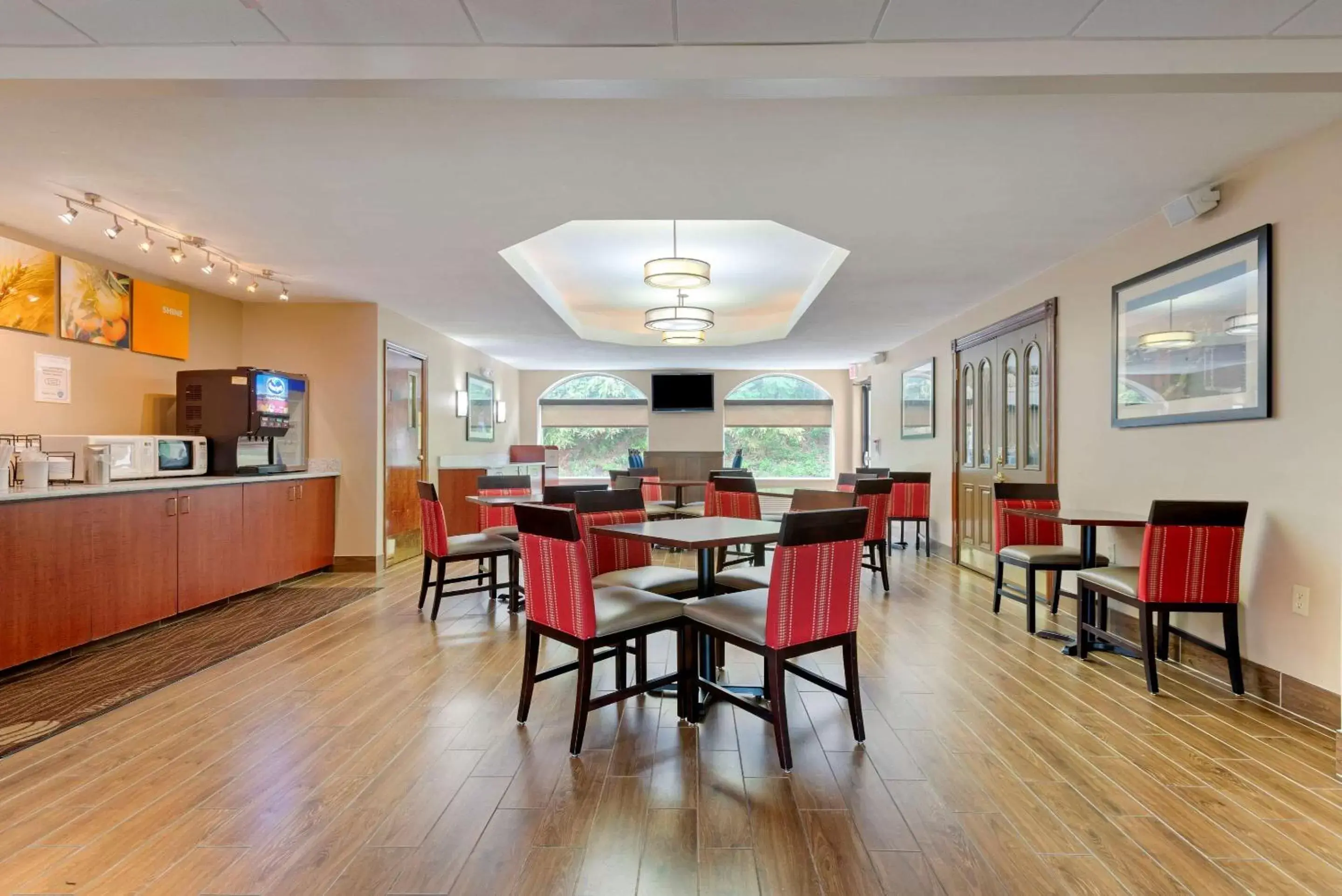 Restaurant/Places to Eat in Comfort Inn & Suites Wilkes Barre - Arena