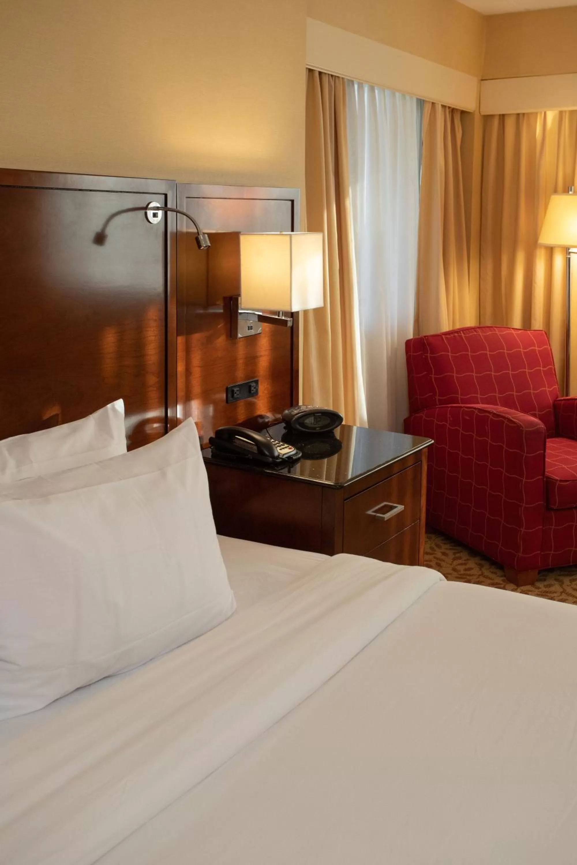 Bed in Jake's 58 Casino Hotel - Adults Only