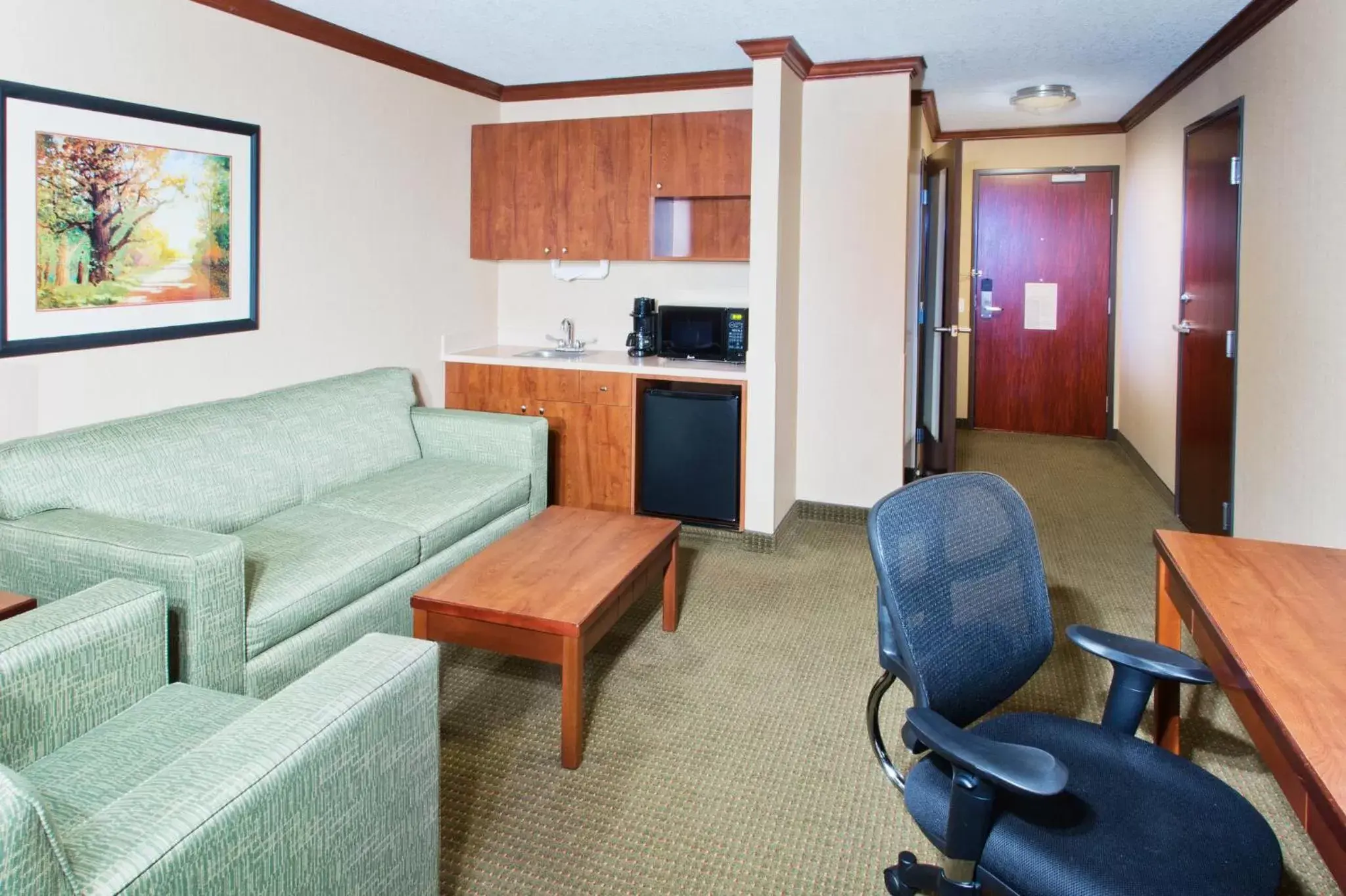 Photo of the whole room, Seating Area in Holiday Inn Express Hotel & Suites Portland-Northwest Downtown, an IHG Hotel