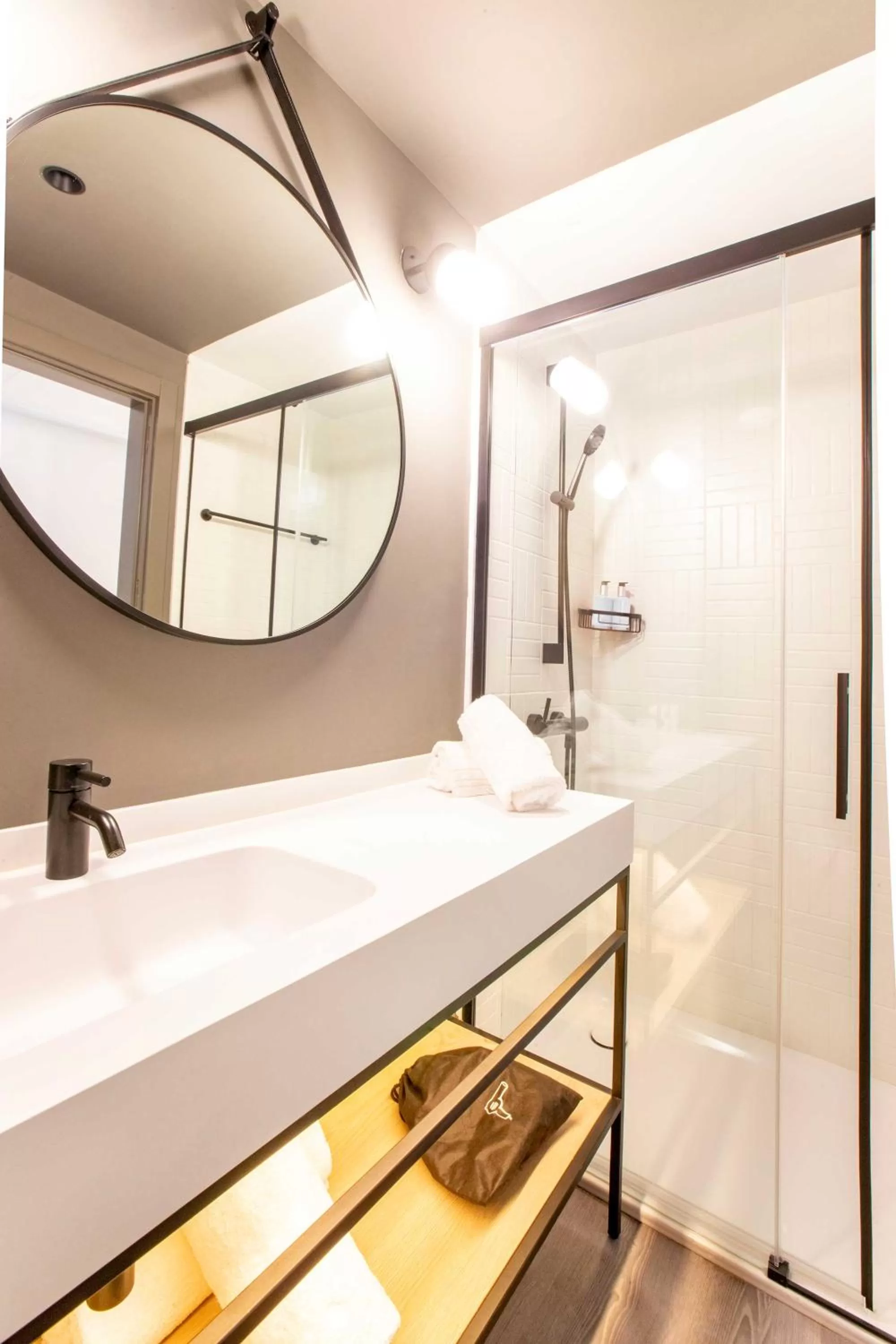 Superior Deluxe Double or Twin Room  in Moxy Barcelona