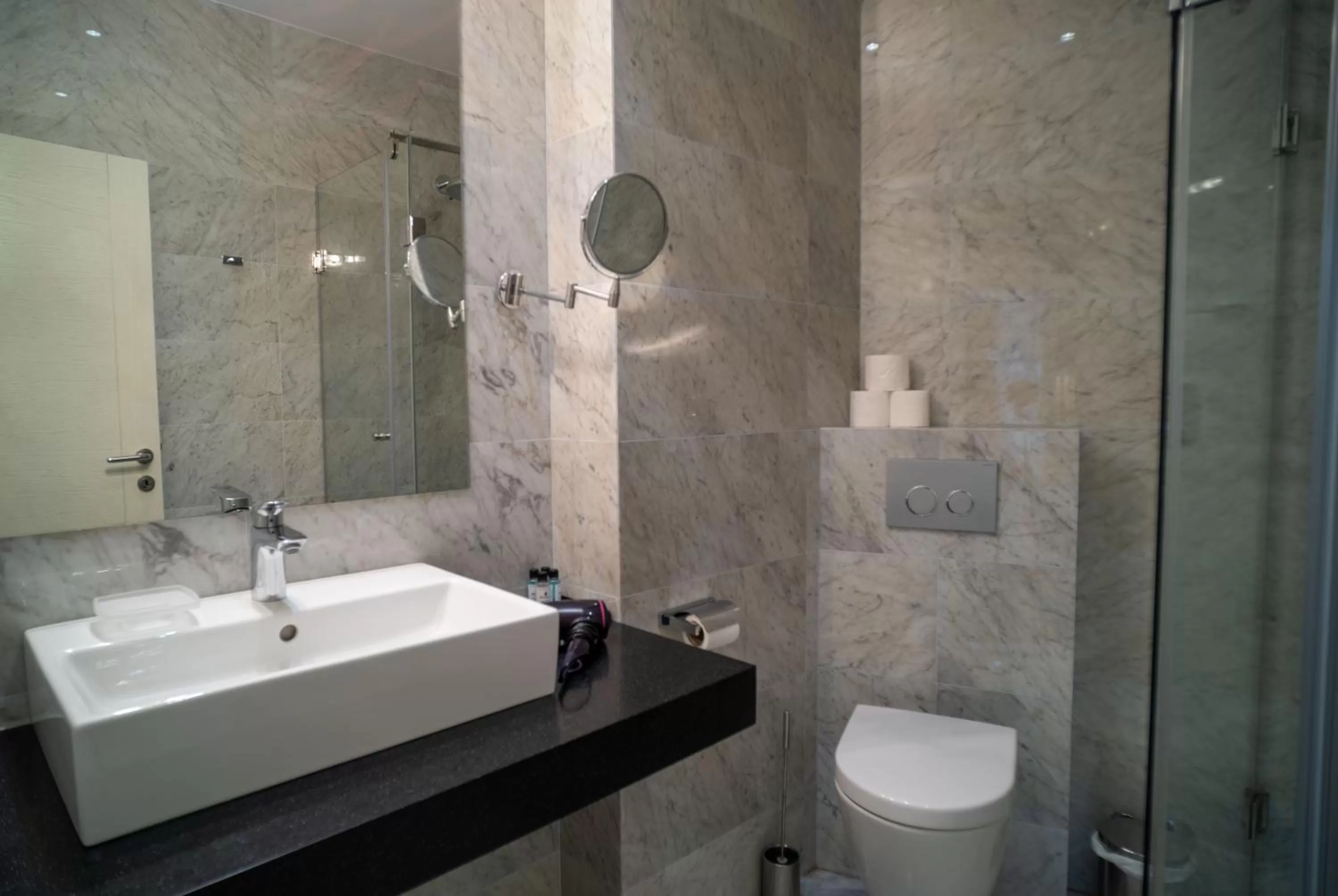 Bathroom in Hotel Atina