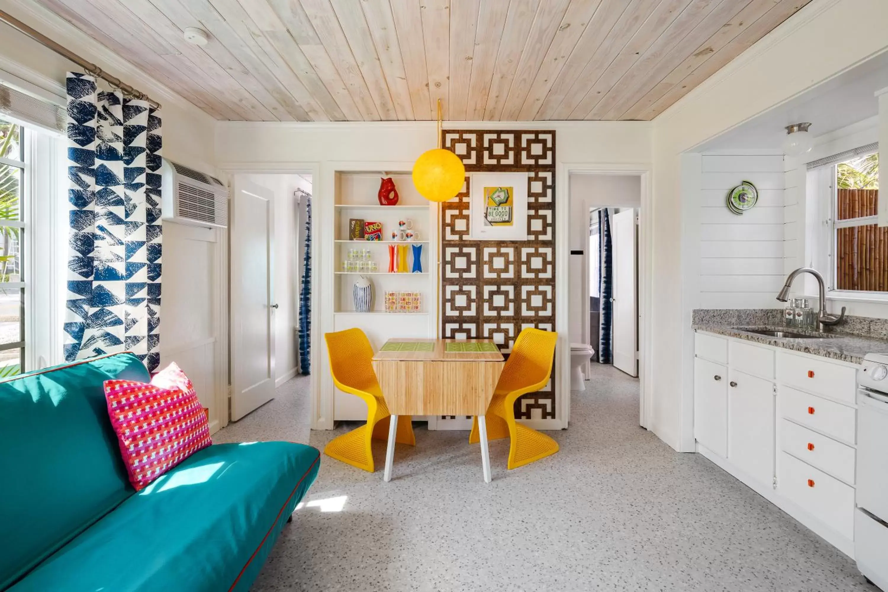 Living room, Seating Area in Sunset Inn and Cottages