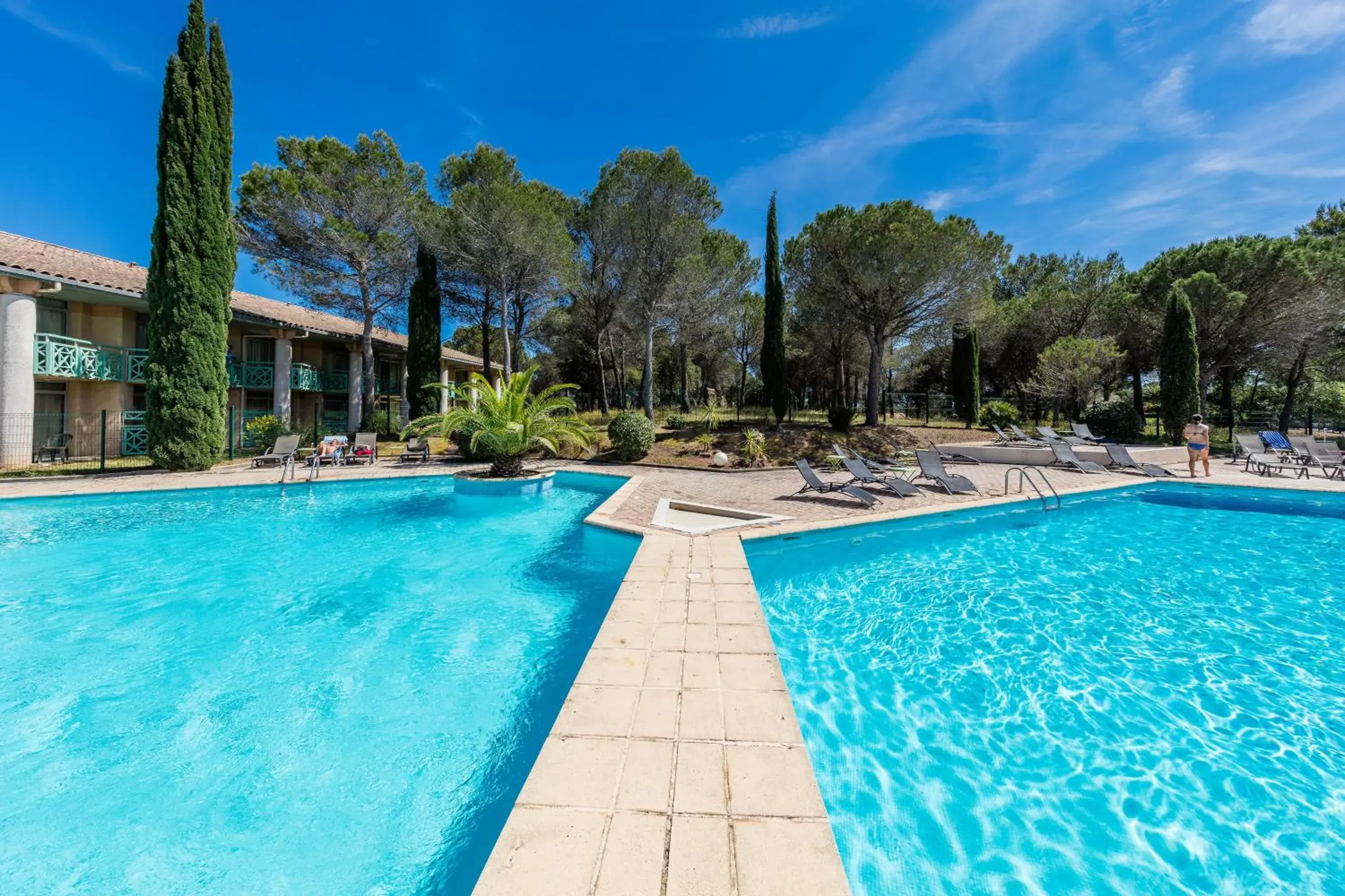 Swimming pool in Garrigae Domaine de l'Esterel - piscine & SPA Cinq Mondes Swimming pool in Garrigae Domaine de l'Esterel - piscine & SPA Cinq Mondes