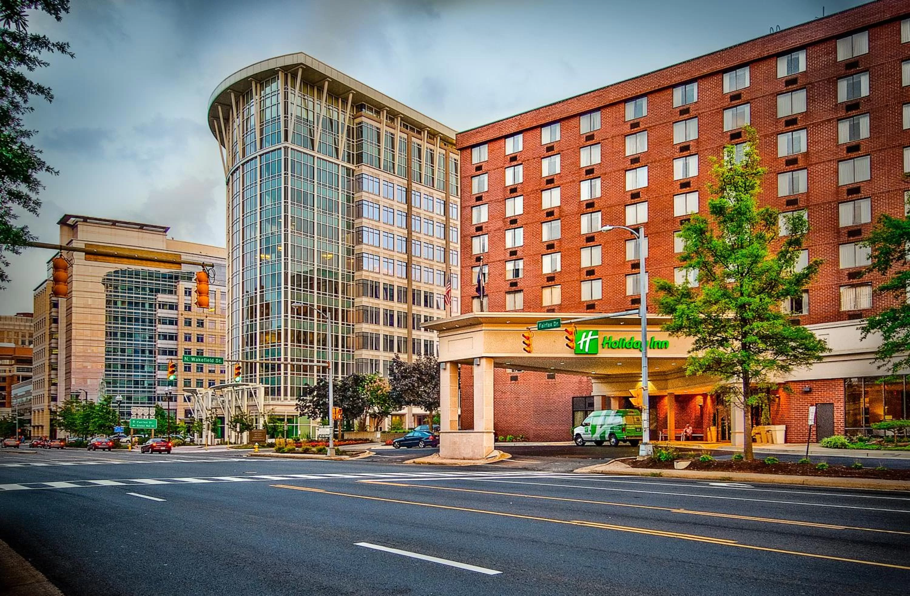Property building in Holiday Inn Arlington at Ballston by IHG