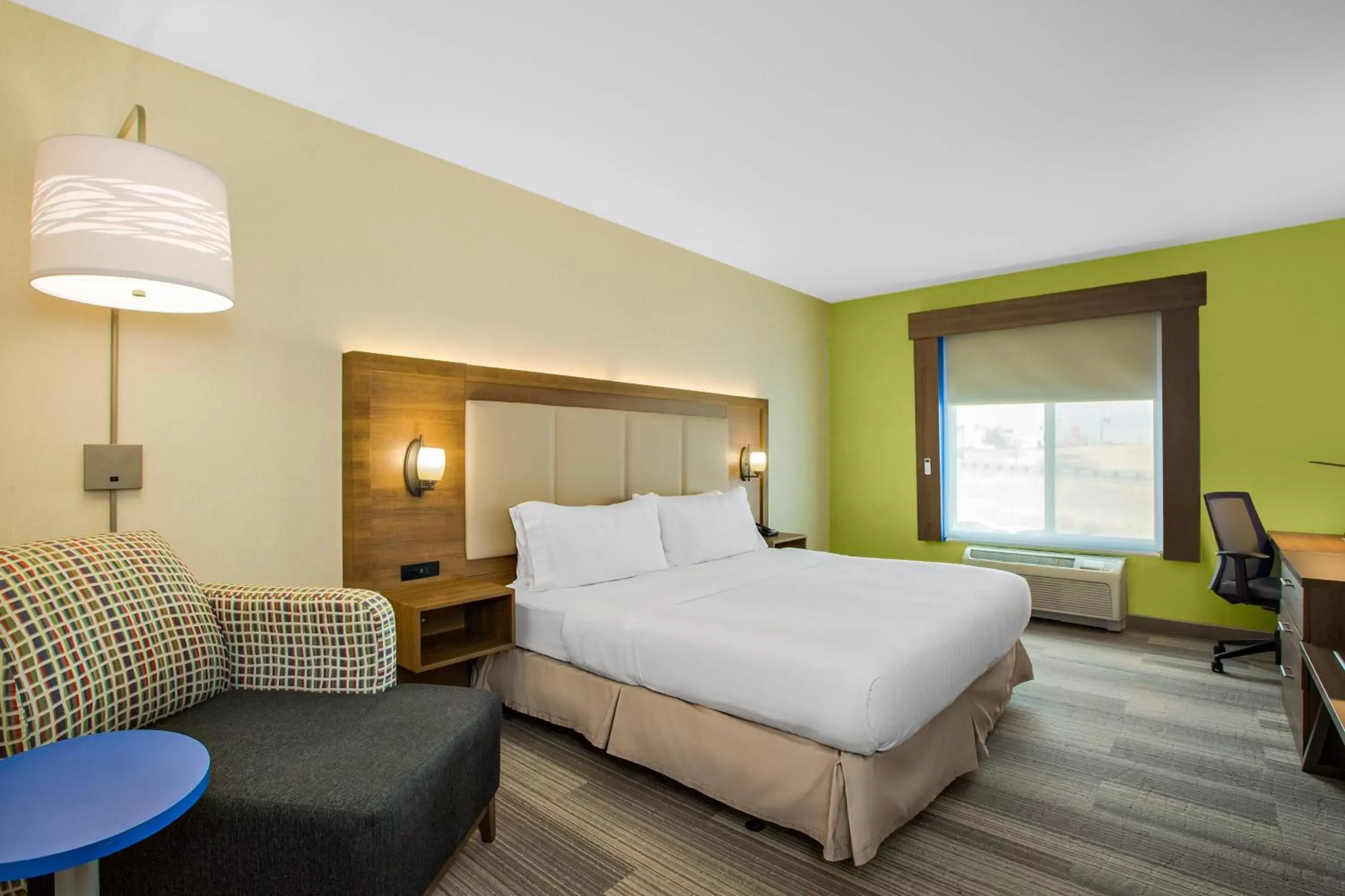 Photo of the whole room, Bed in Holiday Inn Express Hotel & Suites Ontario, an IHG Hotel