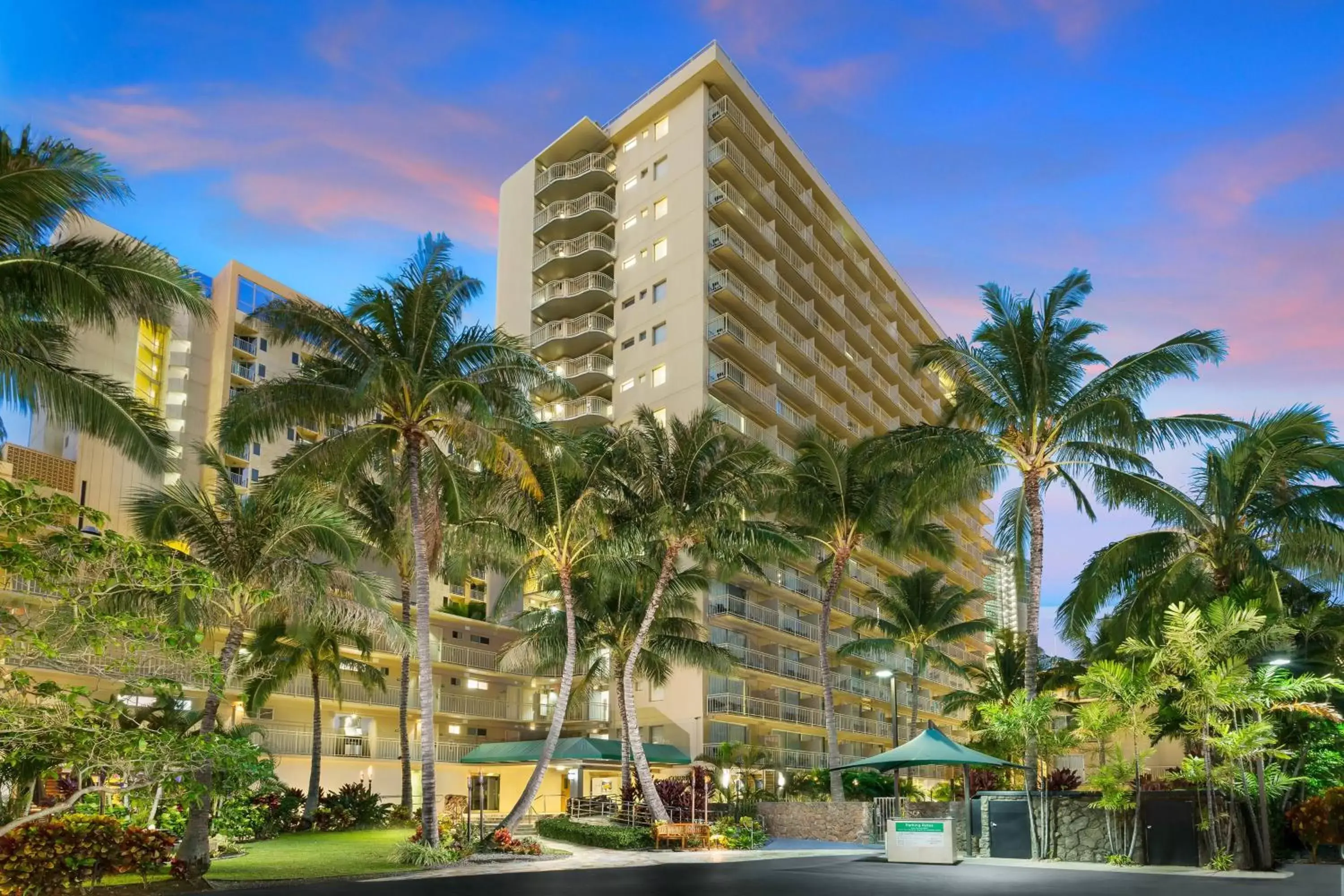 Property Building in Courtyard by Marriott Waikiki Beach