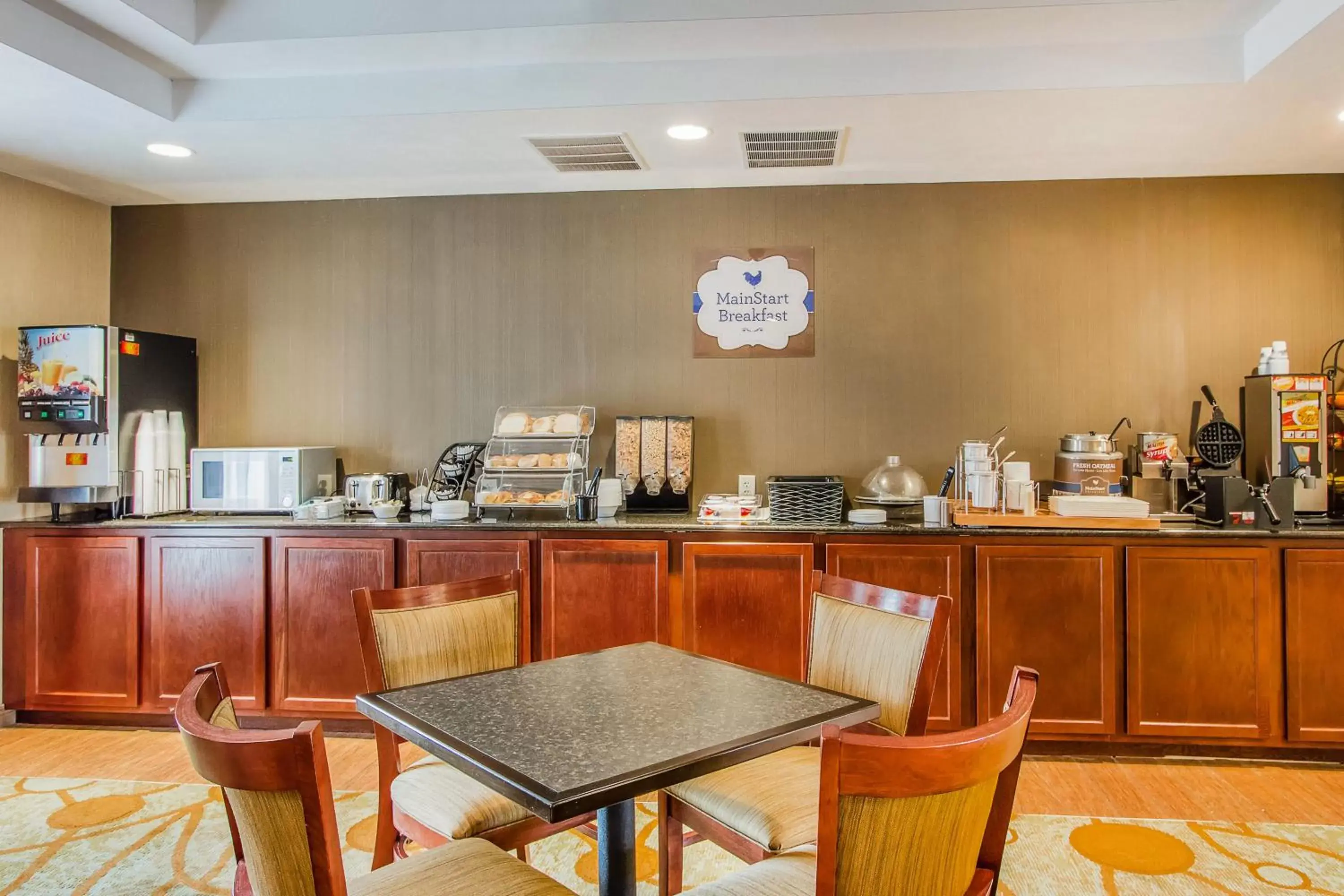 Continental breakfast, Restaurant/Places to Eat in MainStay Suites Grand Island
