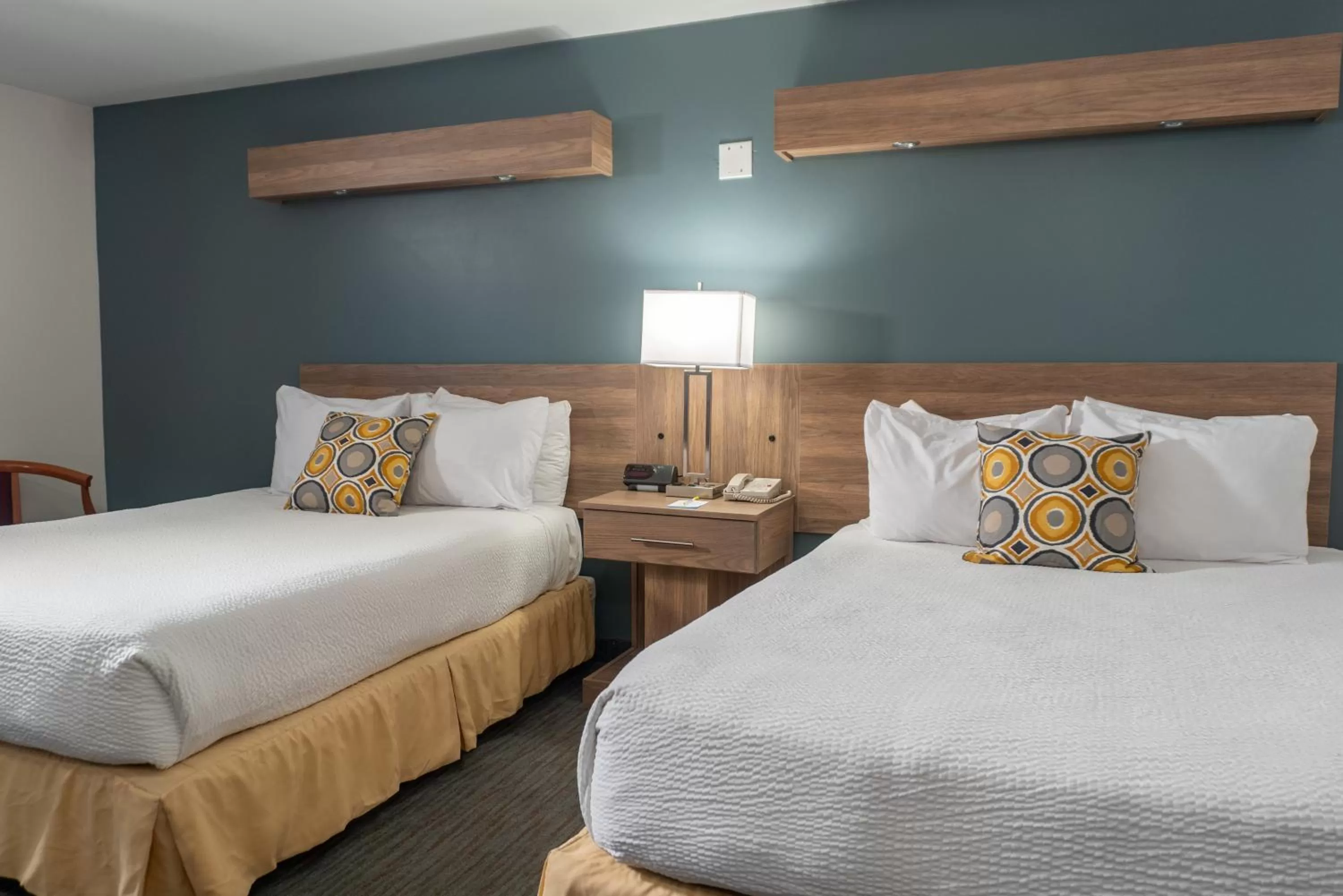 Bed in Days Inn by Wyndham Niagara Falls Centre St By the Falls