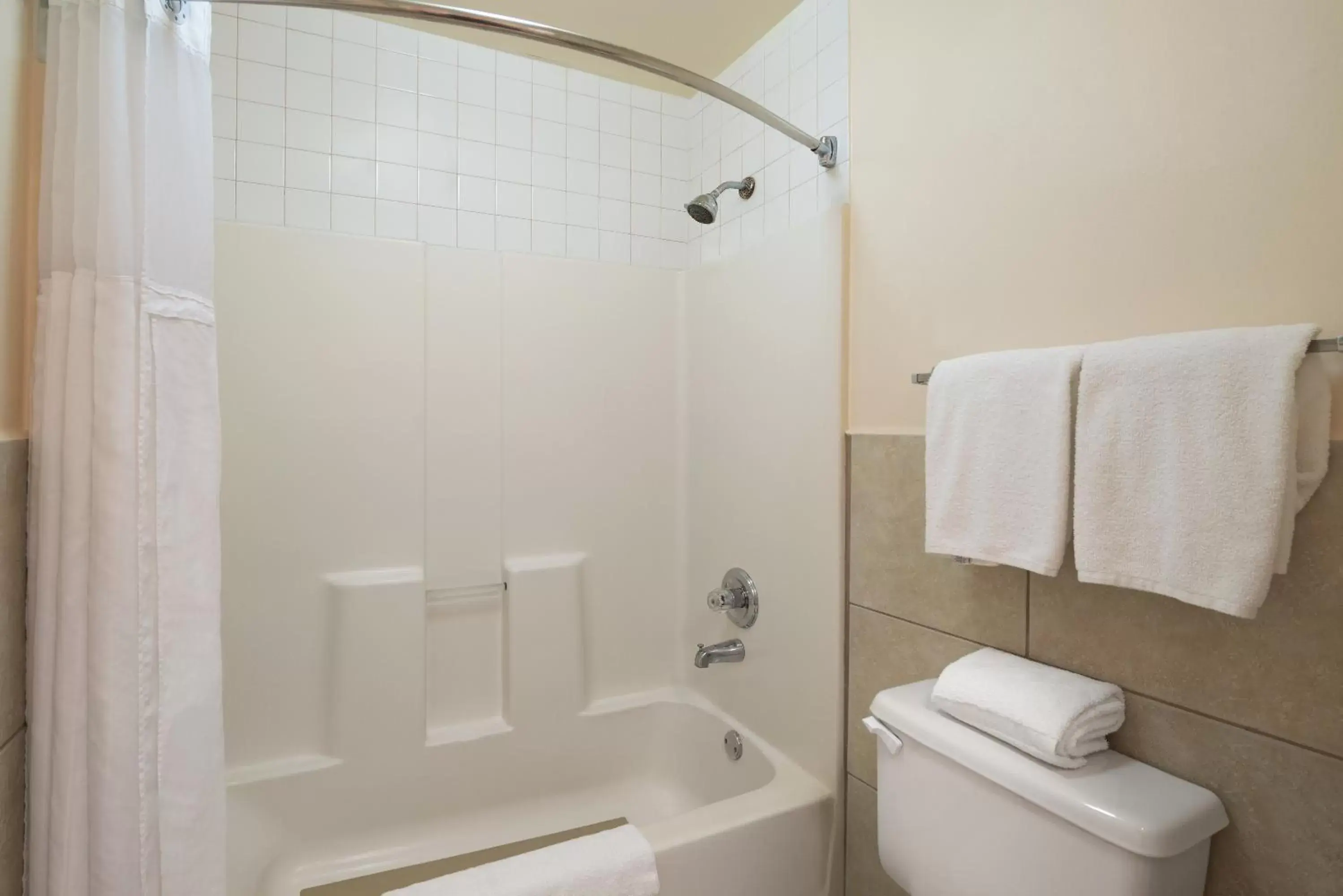 Bathroom in Travelodge by Wyndham Florida City/Homestead/Everglades