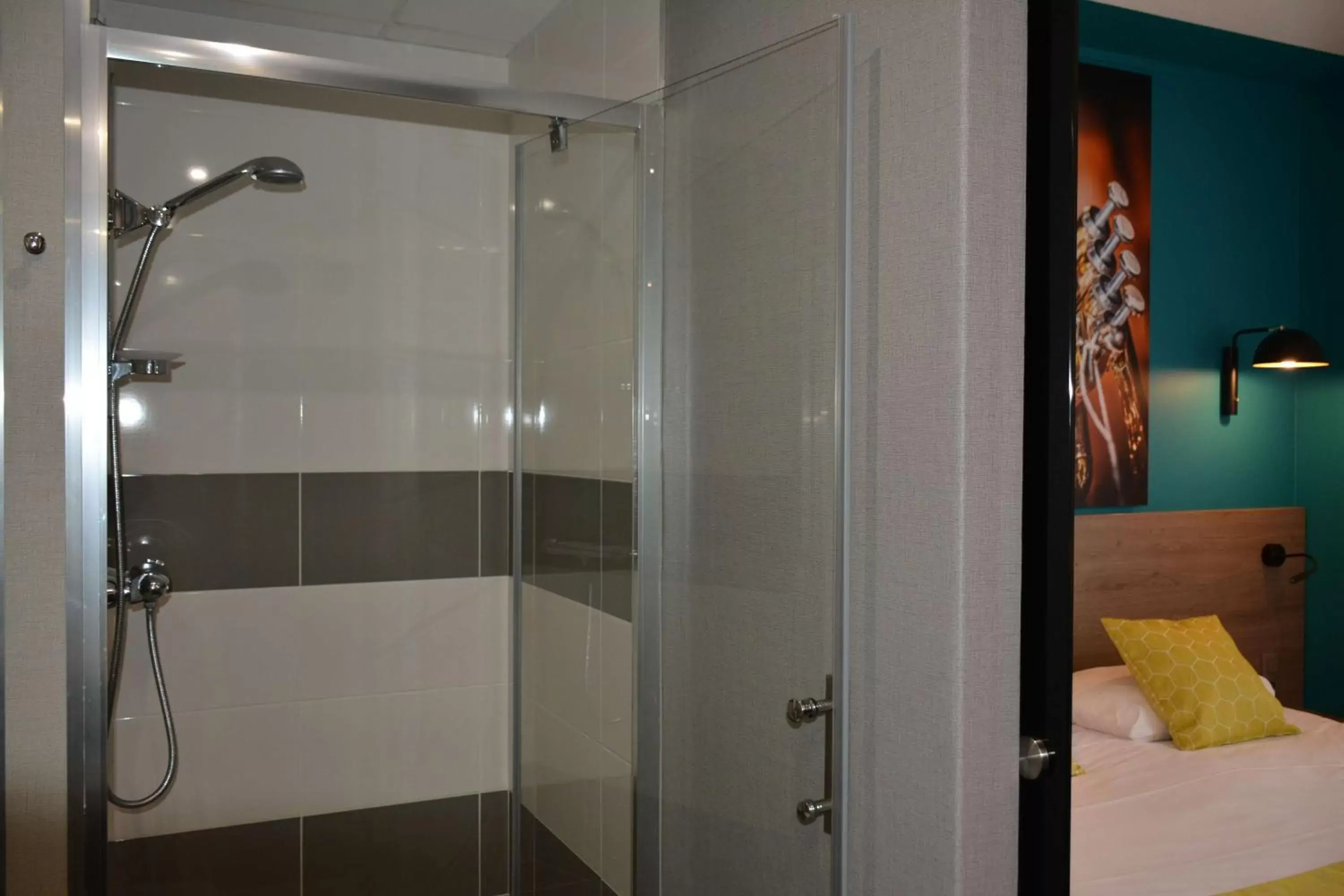 Shower, Bathroom in Best Western Hotel Atlantys Zenith Nantes