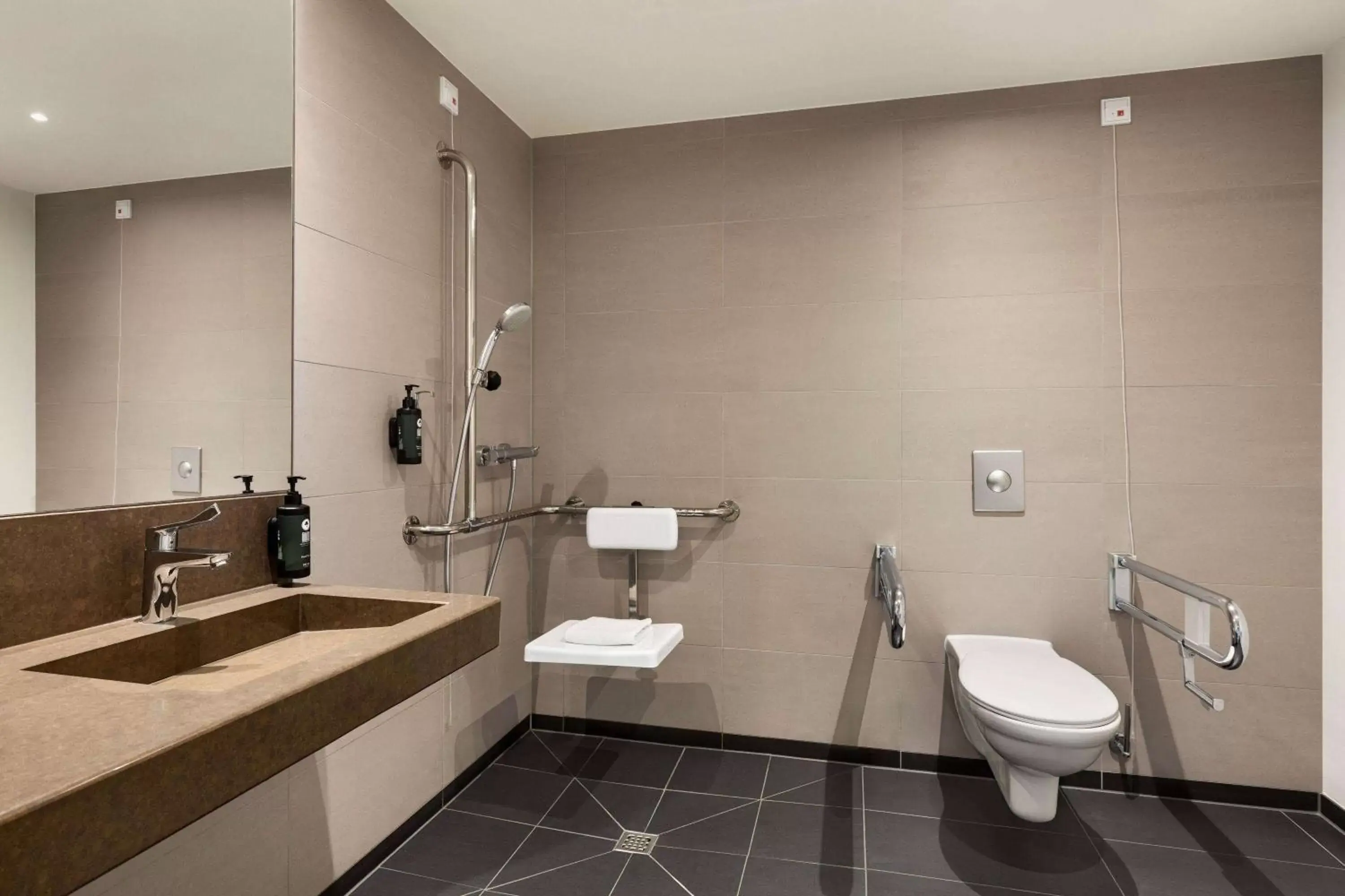 Shower, Bathroom in Vienna House Easy by Wyndham Osnabrück