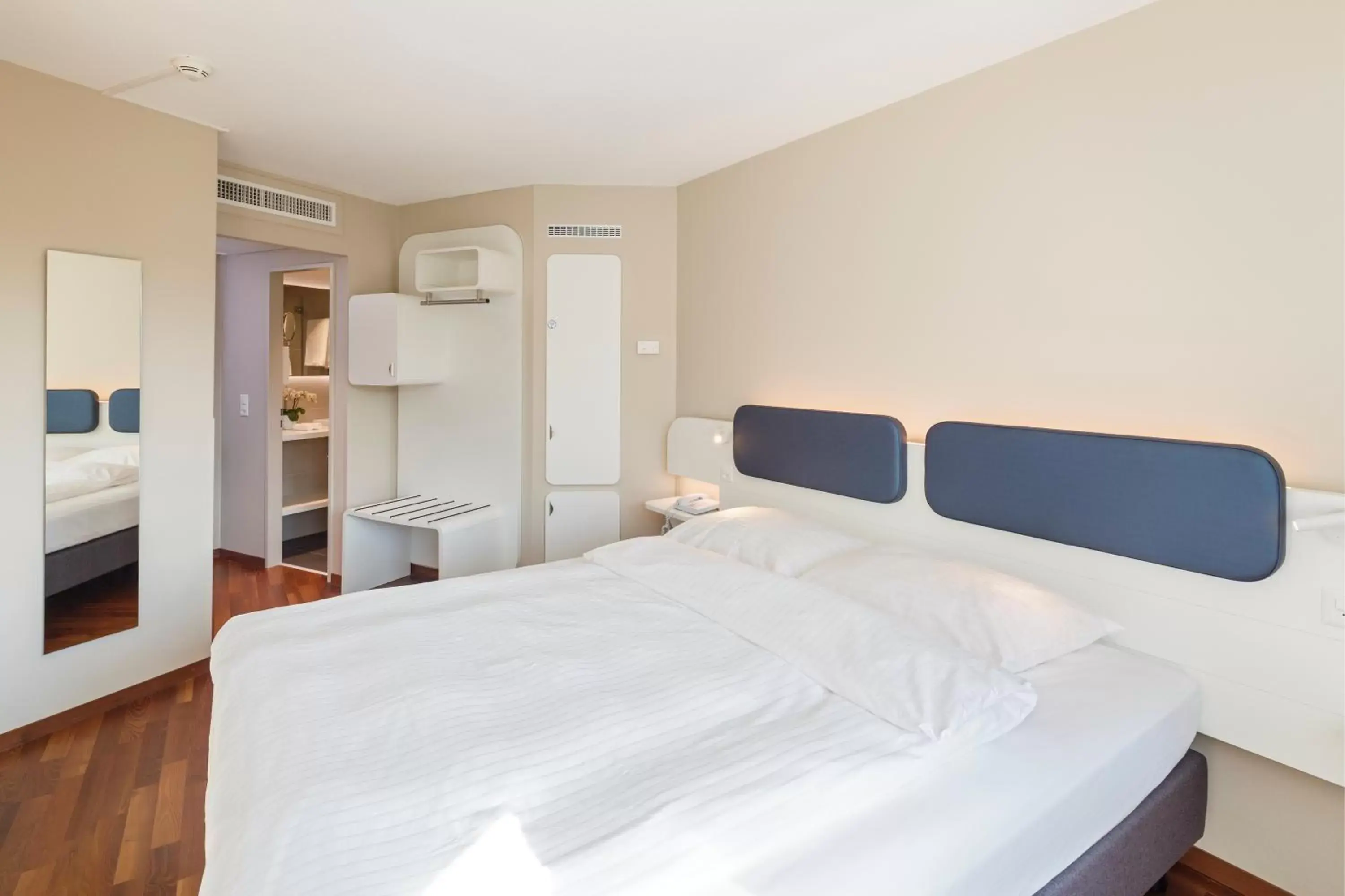 Bed in Hotel Welcome Inn Bed in Hotel Welcome Inn