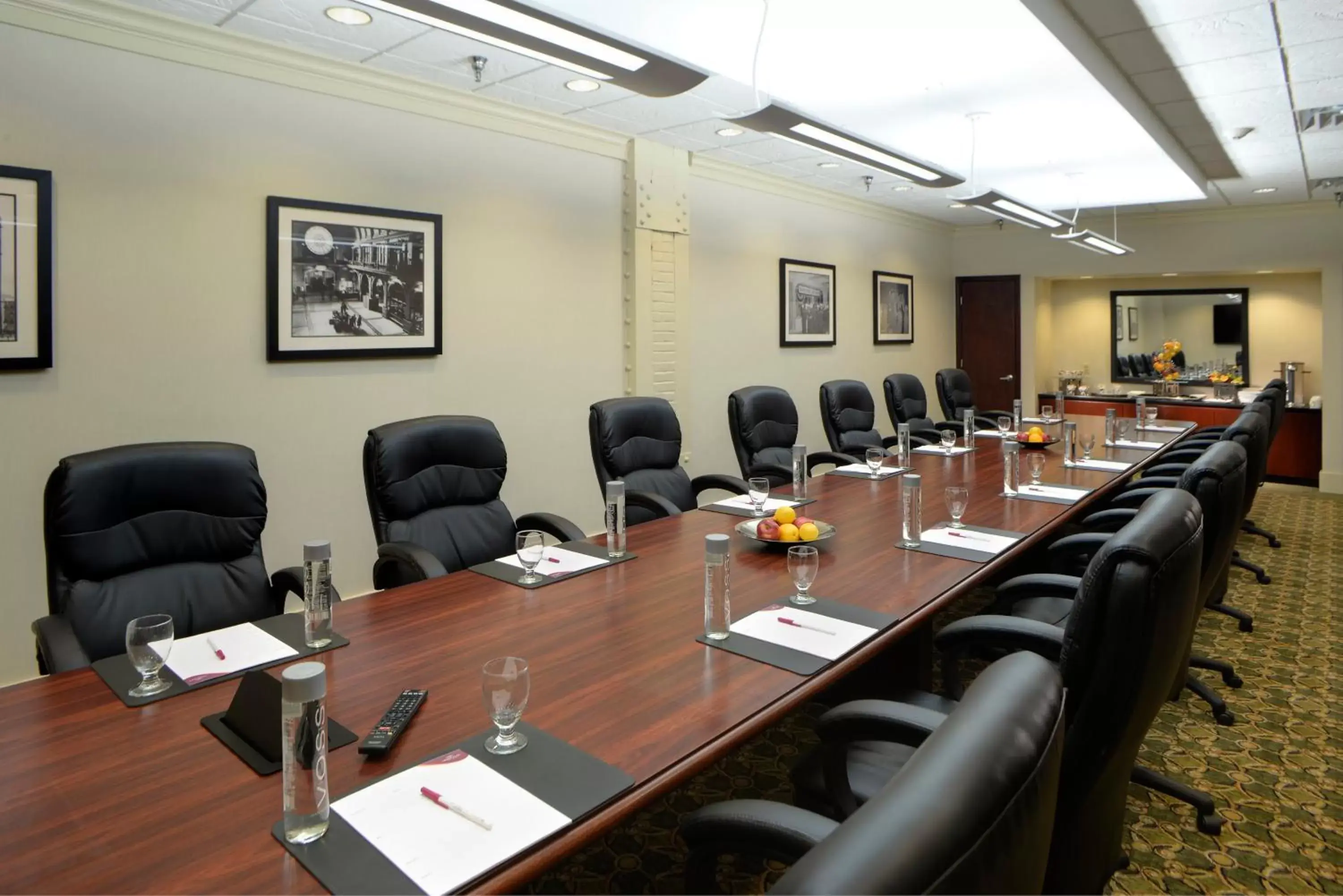 Meeting/conference room, Business Area/Conference Room in Crowne Plaza Indianapolis-Dwtn-Union Stn, an IHG Hotel