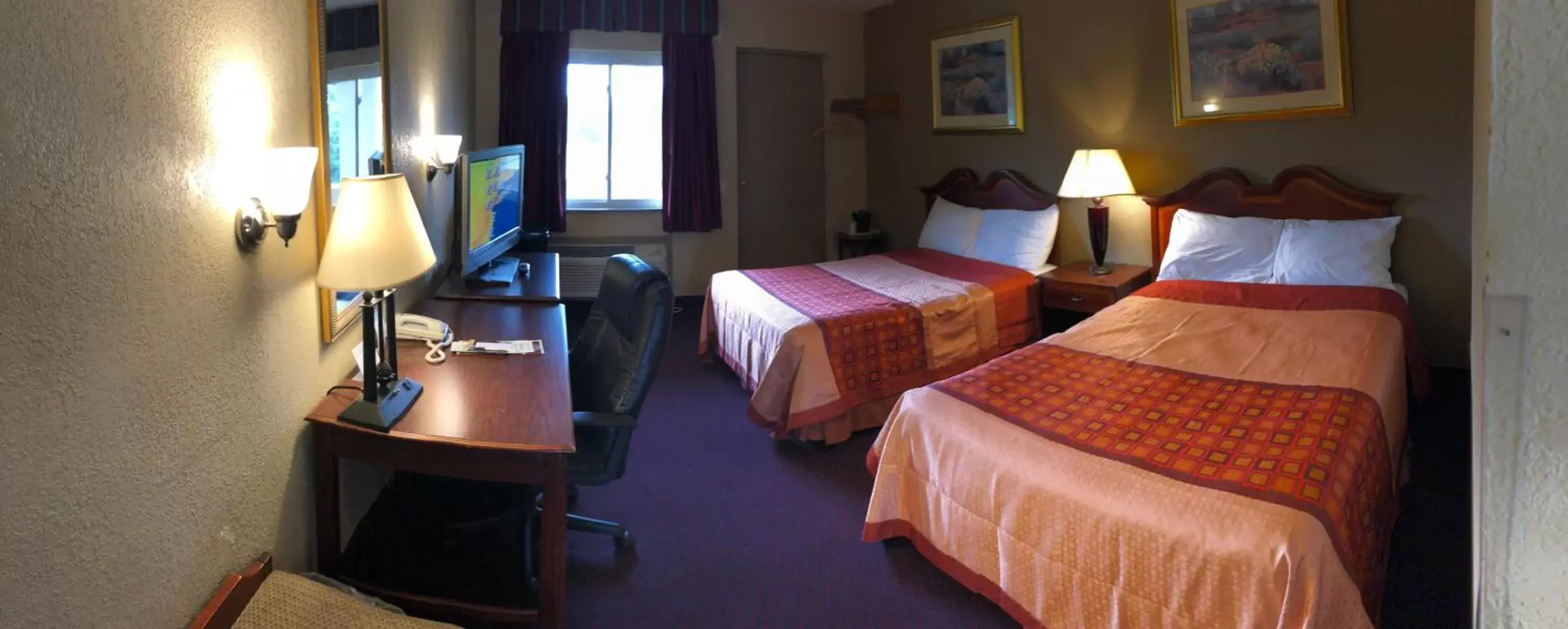 Photo of the whole room, Bed in Travel Inn & Suites Flemington