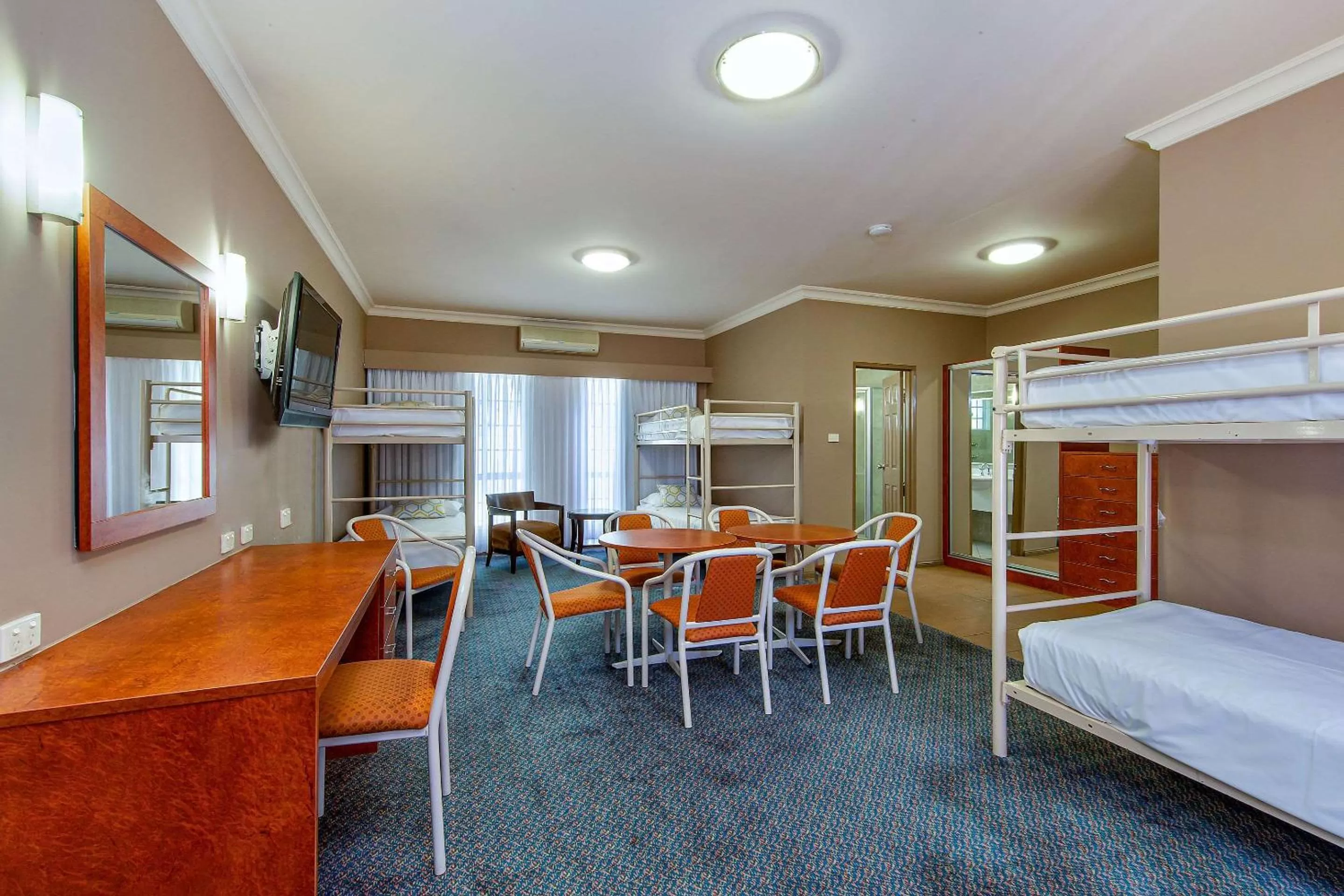 Photo of the whole room, Bed in Quality Inn Penrith Sydney