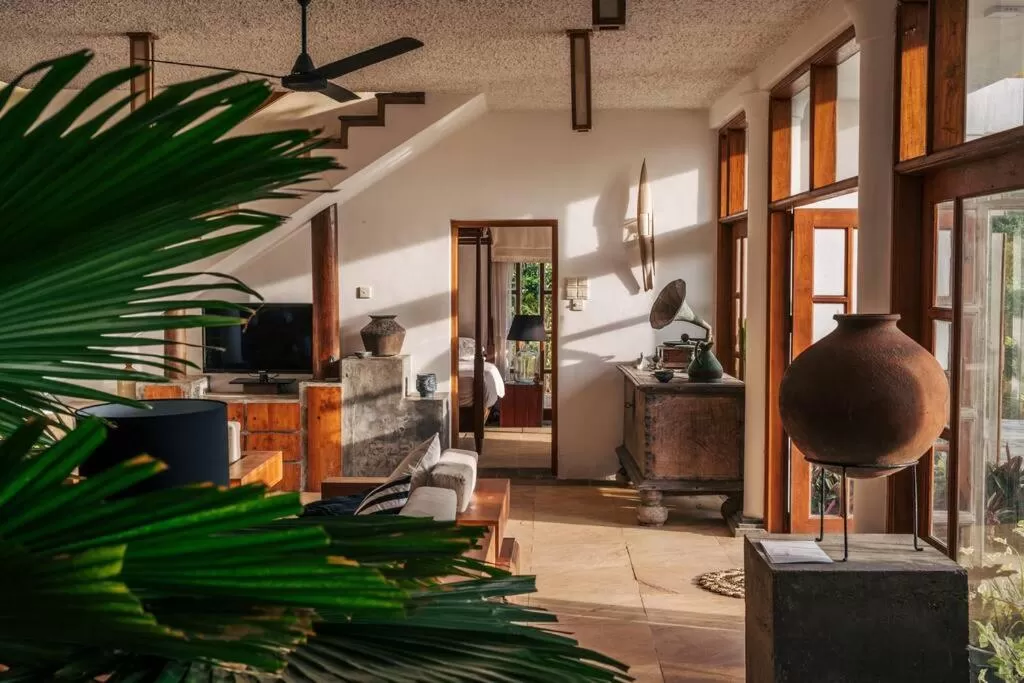 Sānti Beach House with pool & beach