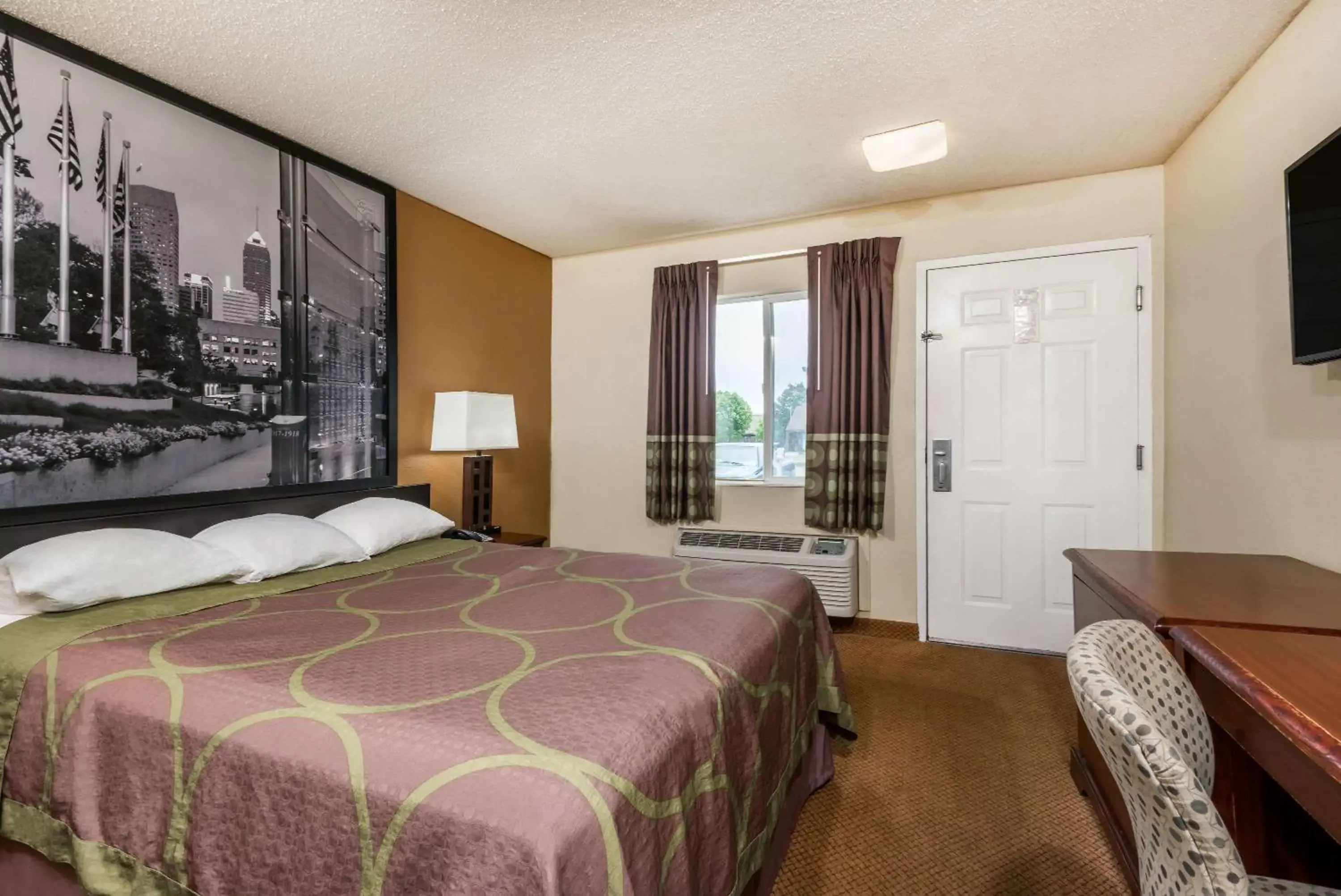 Photo of the whole room, Bed in Super 8 by Wyndham Indianapolis/NE/Castleton Area