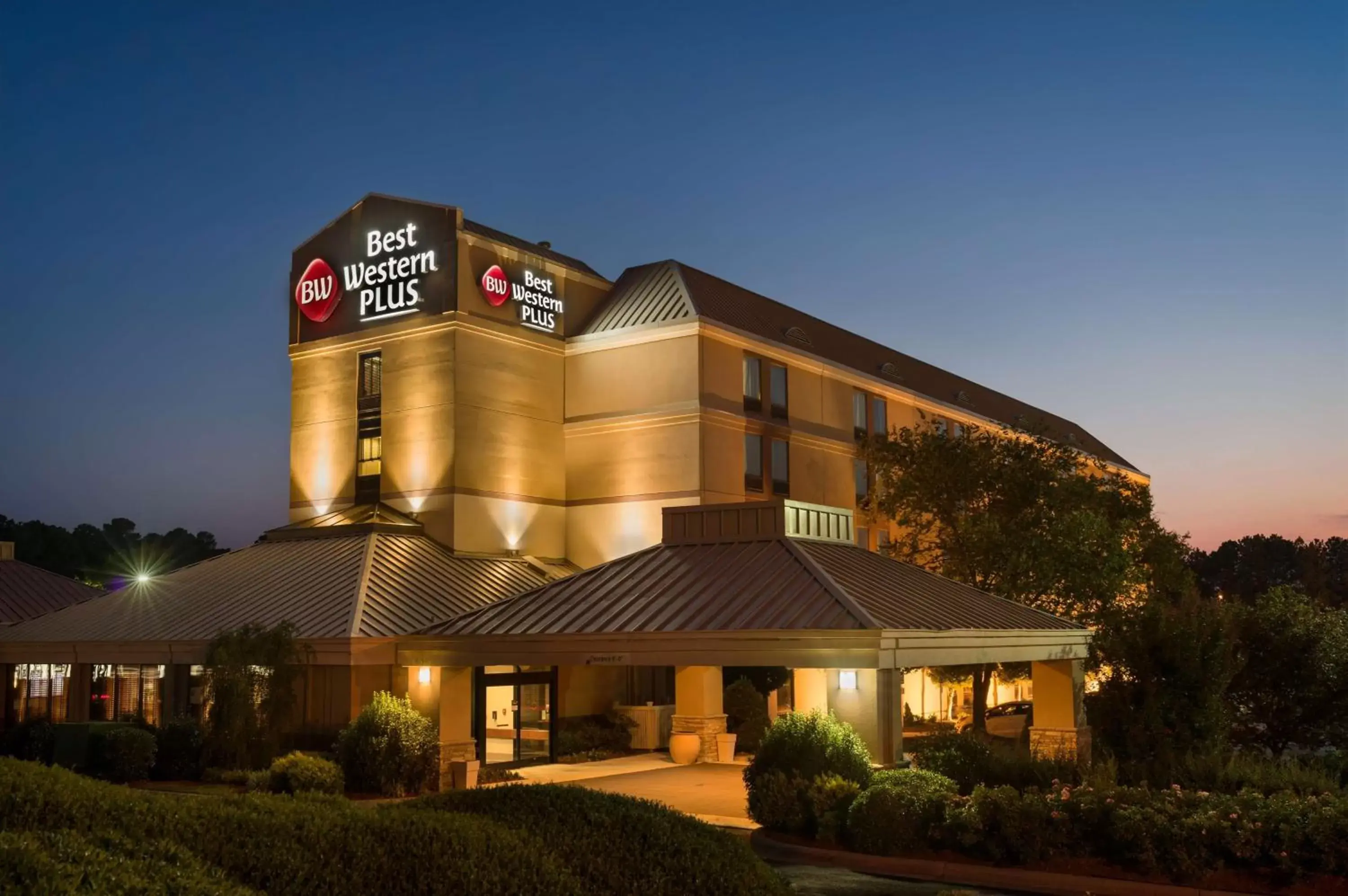 Property building in Best Western Plus Goldsboro Property building in Best Western Plus Goldsboro