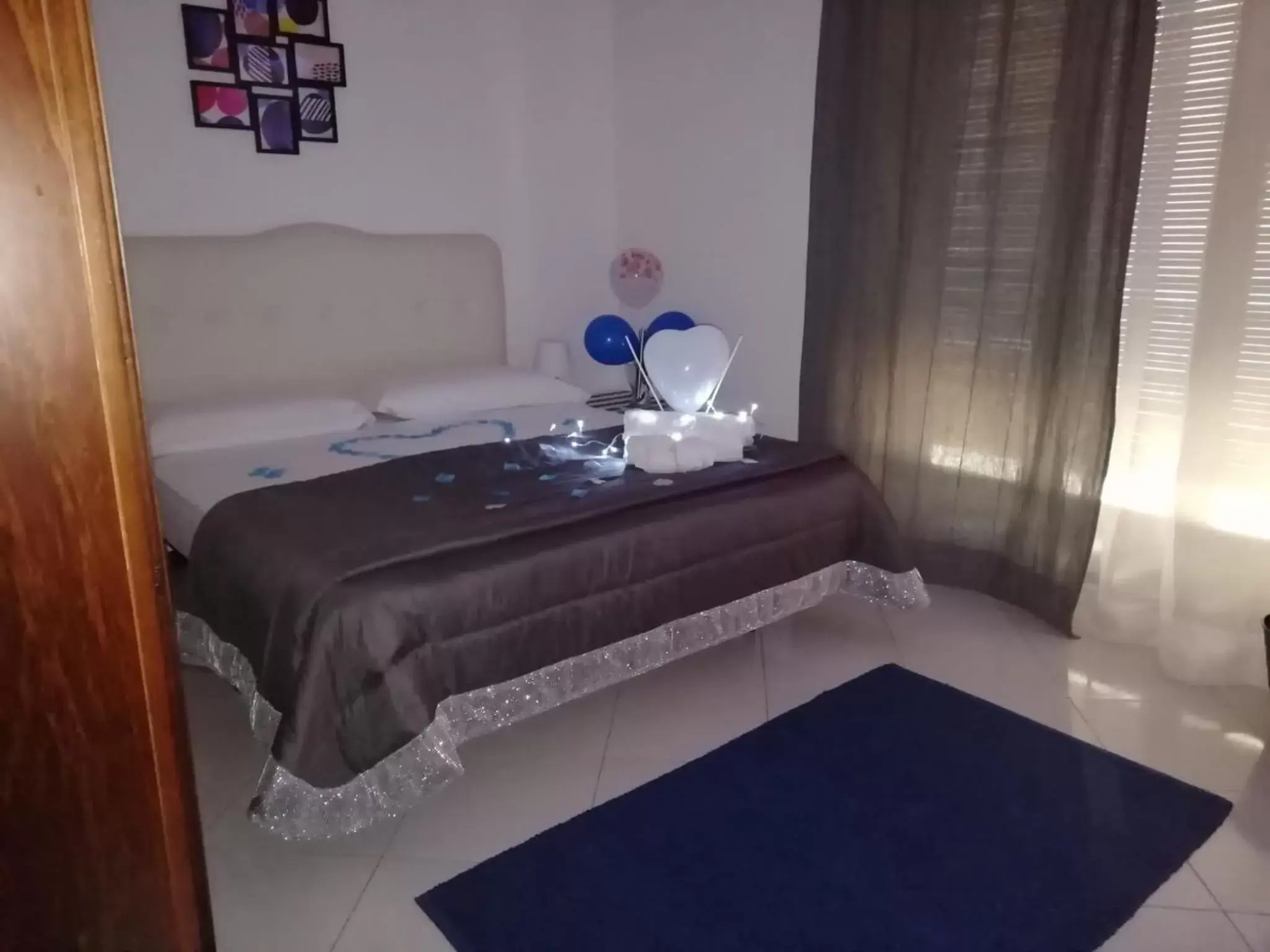 Photo of the whole room, Bed in Alba central City