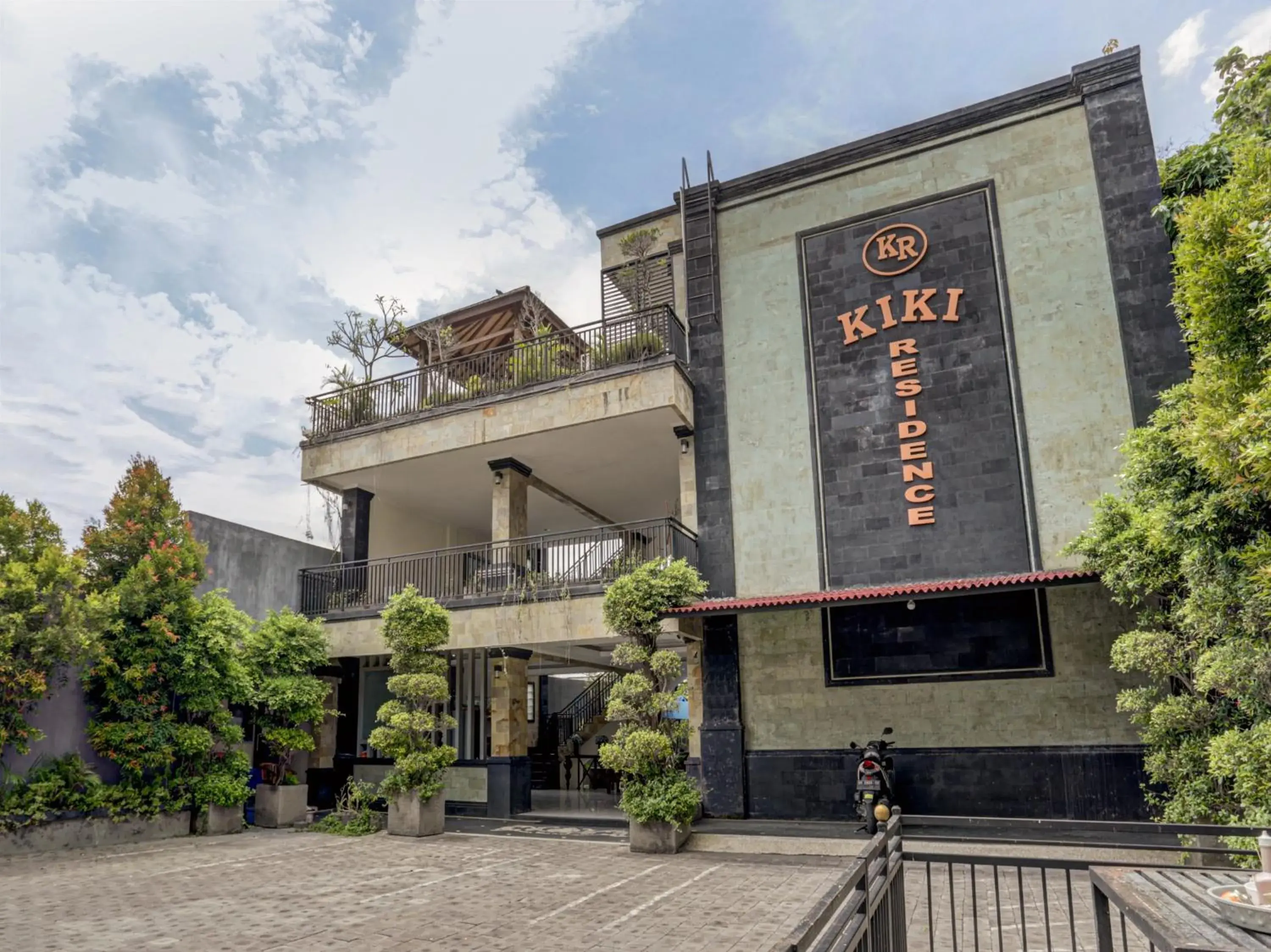 Property building in OYO 3904 Kiki Residence Bali