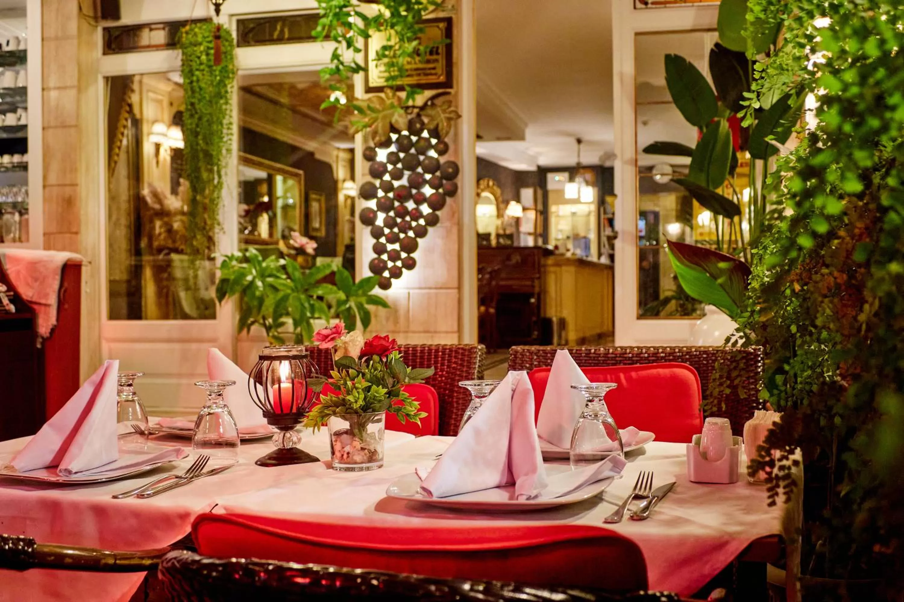 Restaurant/places to eat in Alzer Hotel Special Class