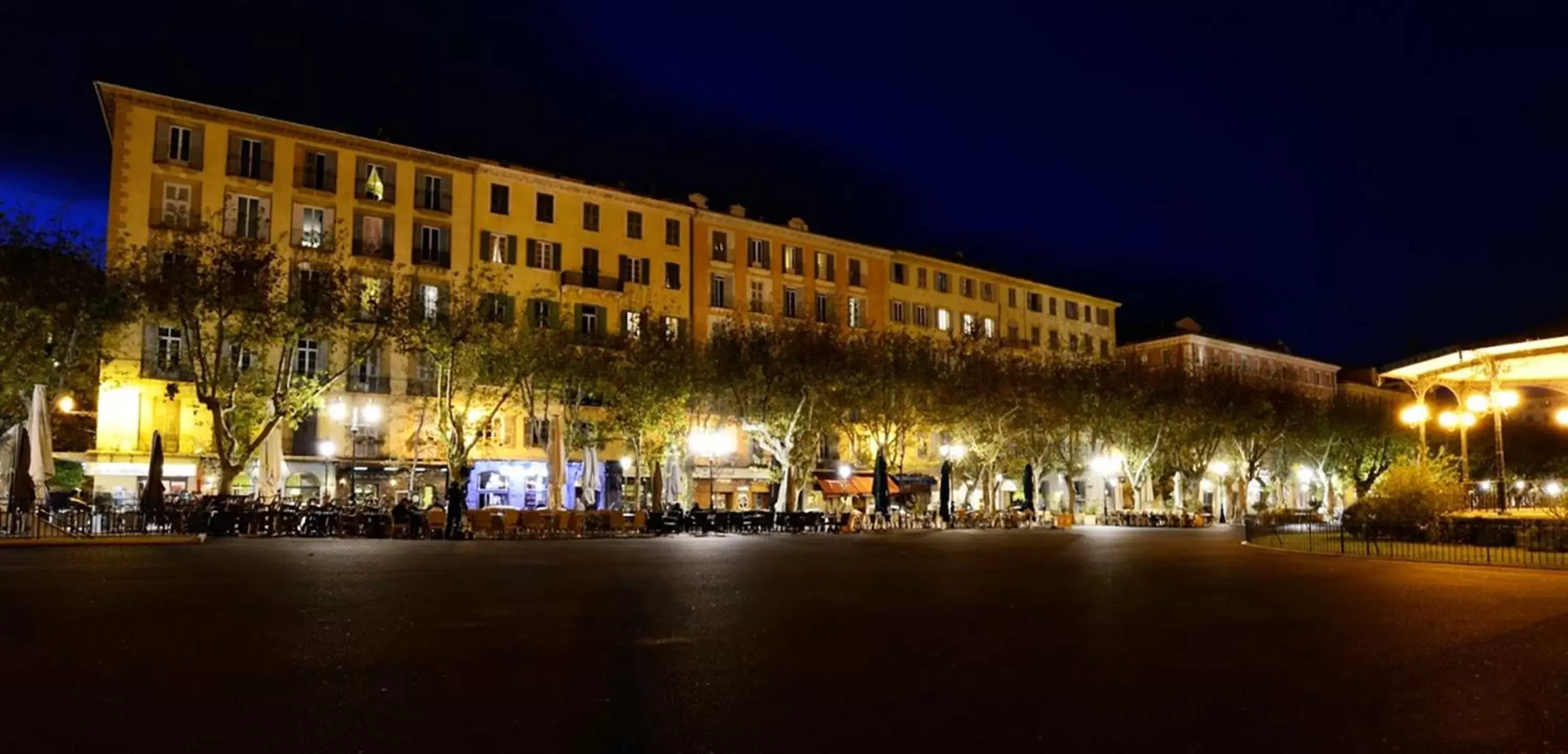 Street view, Property Building in Hotel Riviera