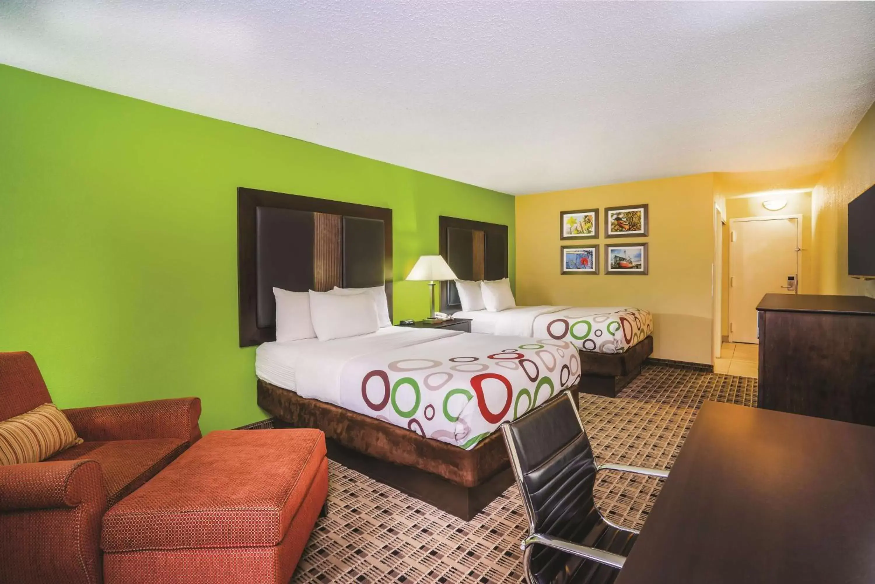 Deluxe Double Room with Two Double Beds in Garner Hotel Glen Burnie BWI Airport Area by IHG Deluxe Double Room with Two Double Beds in Garner Hotel Glen Burnie BWI Airport Area by IHG